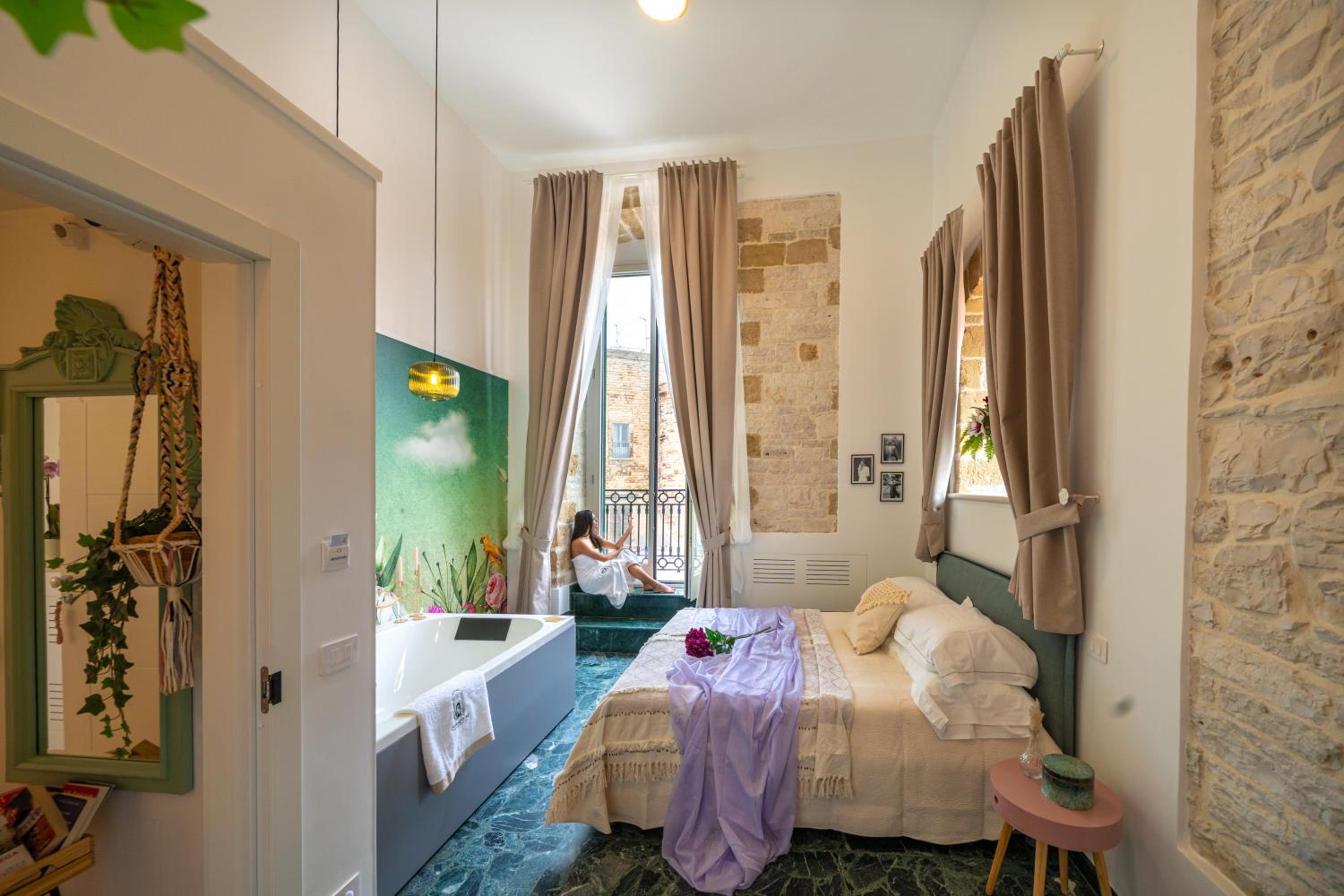 Queen Room with Spa Bath