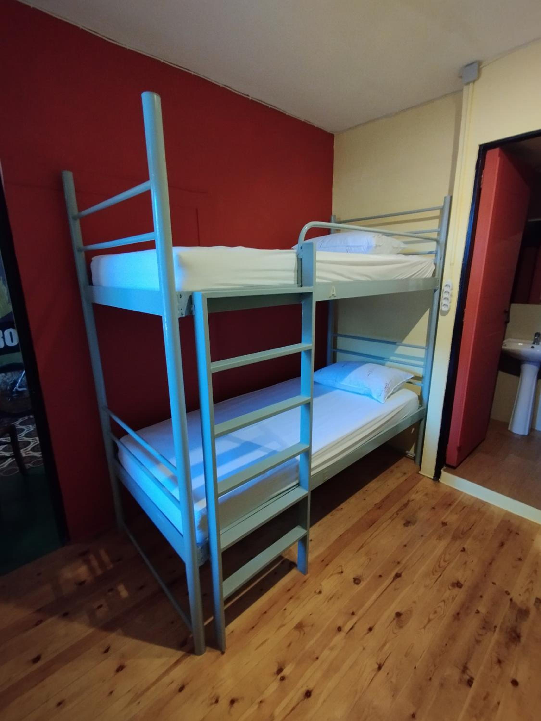 Bed in 4-Bed Mixed Dormitory Room photo 2