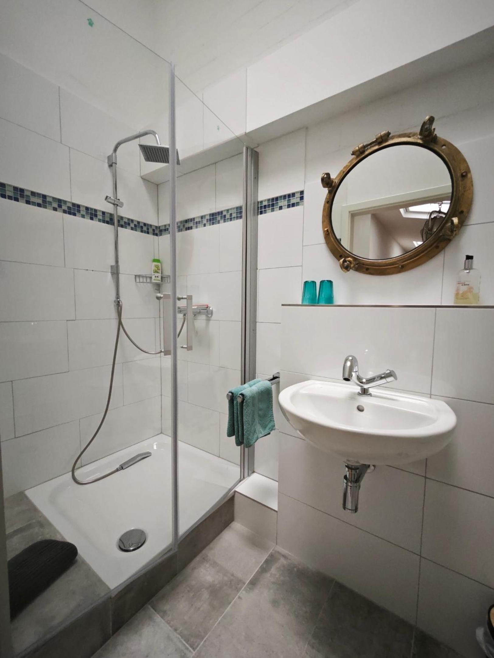 Family Room with Private Bathroom photo 2