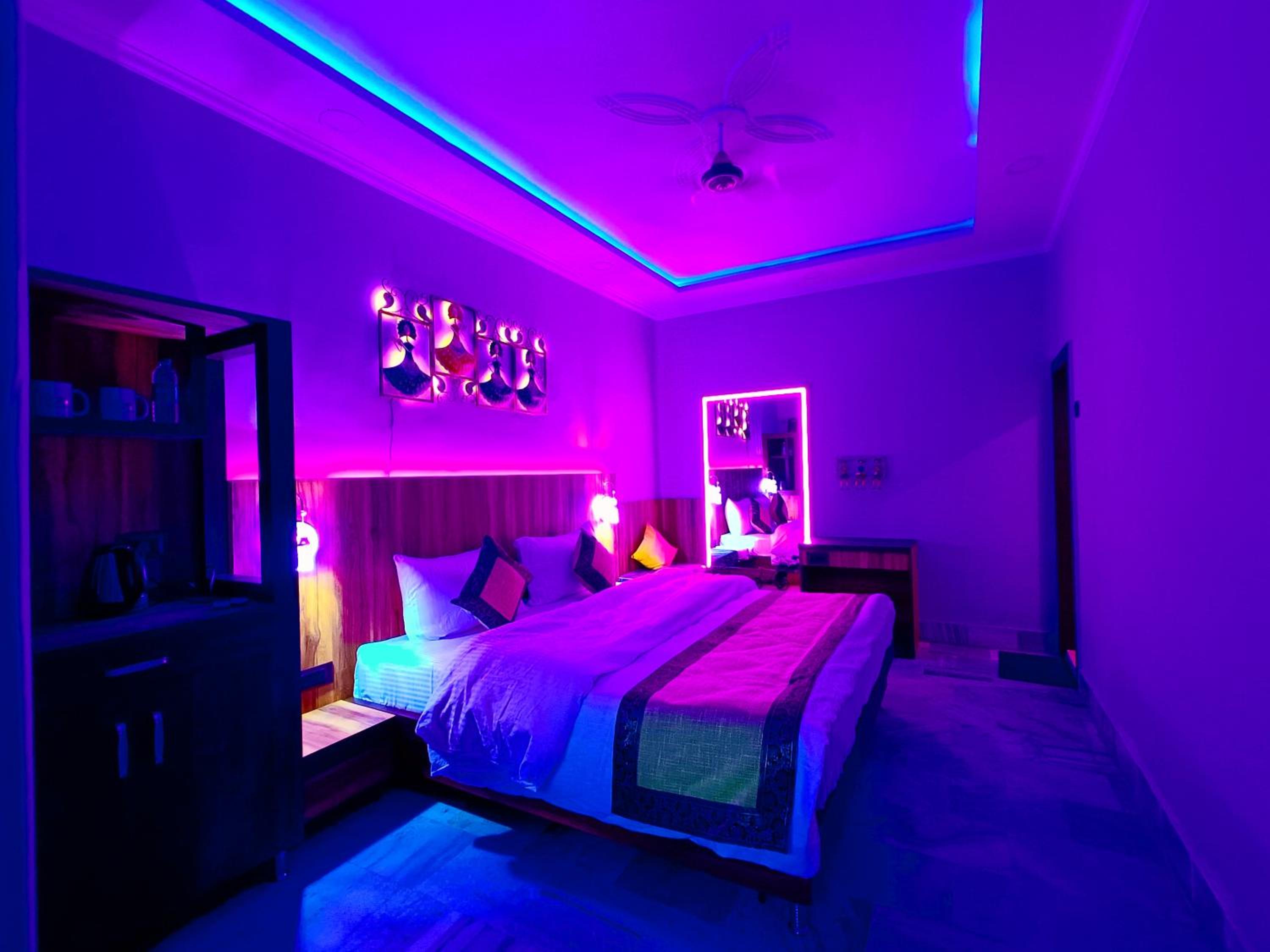Double Room with Private Bathroom - Photo 9