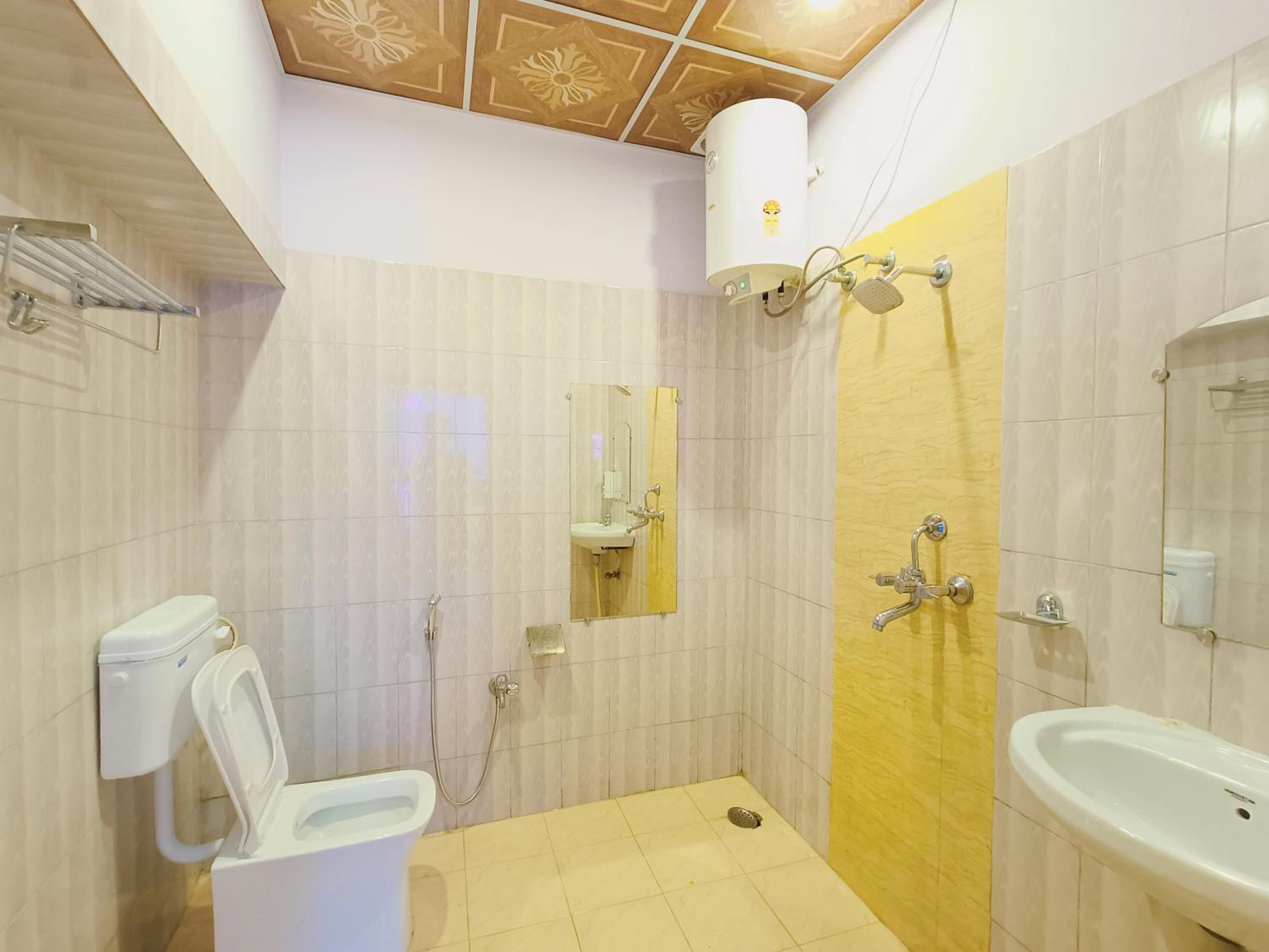 Double Room with Private Bathroom - Photo 7