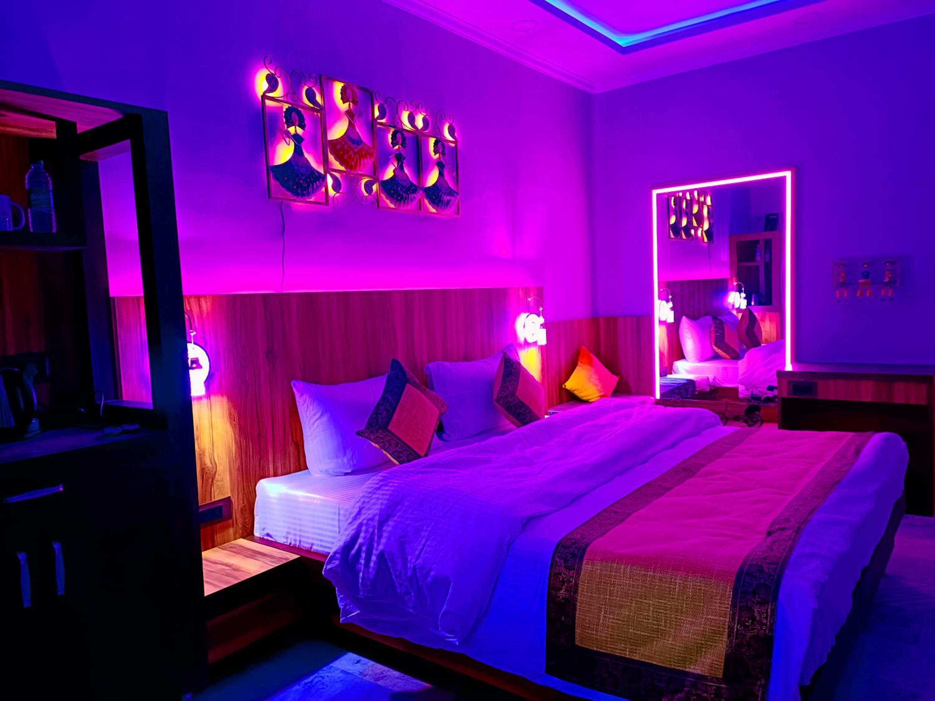 Double Room with Private Bathroom - Photo 3