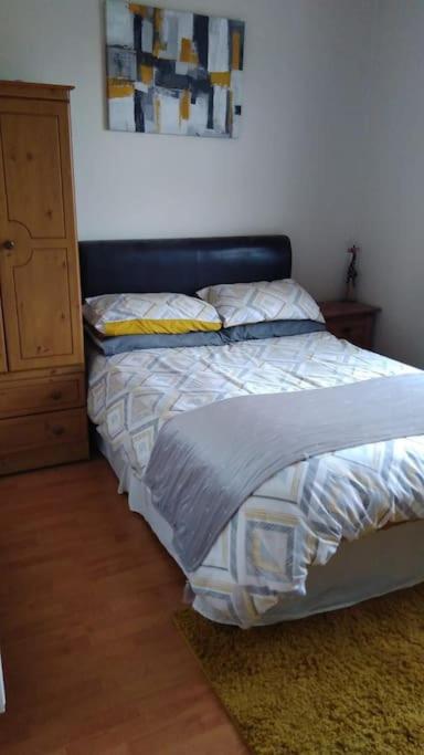 Three-Bedroom House photo 3