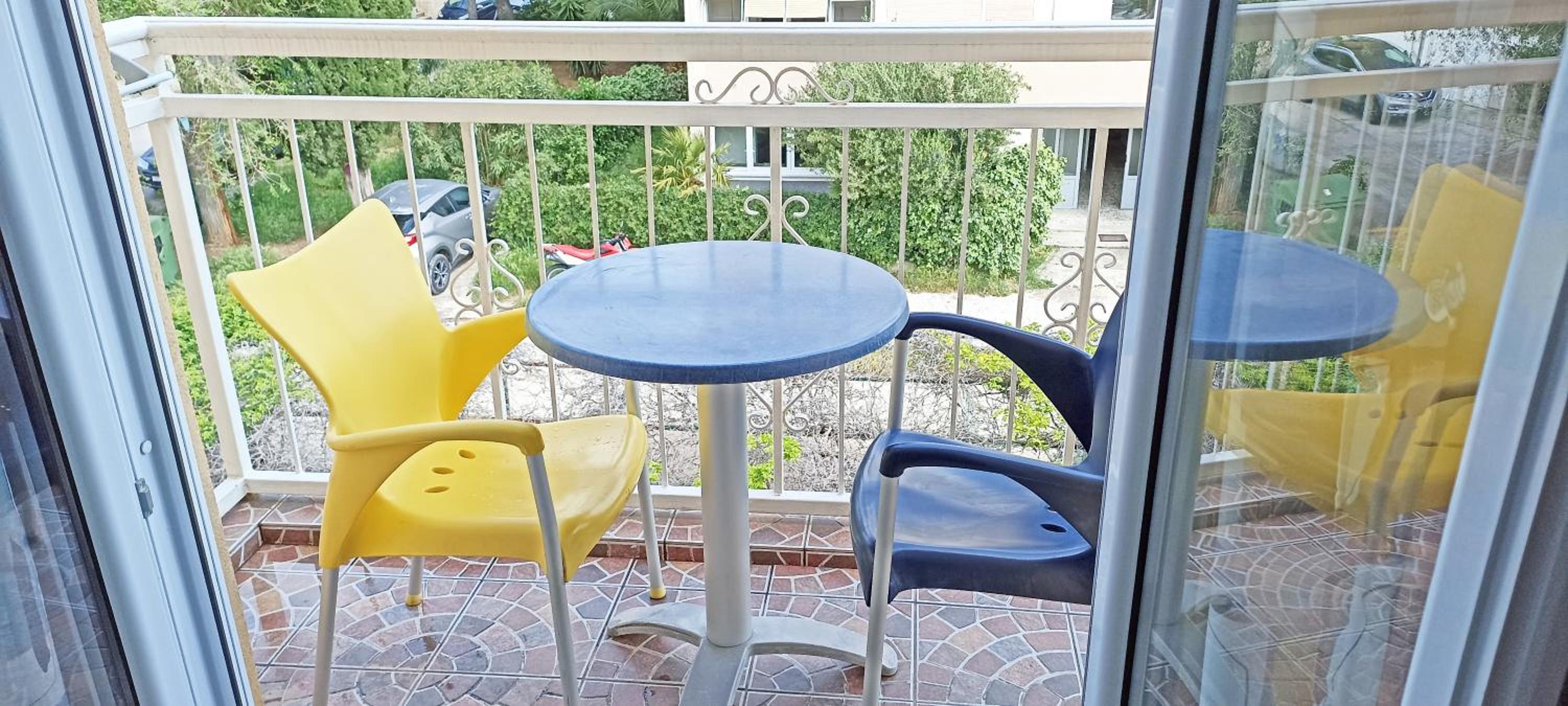 Apartment with Balcony photo 3