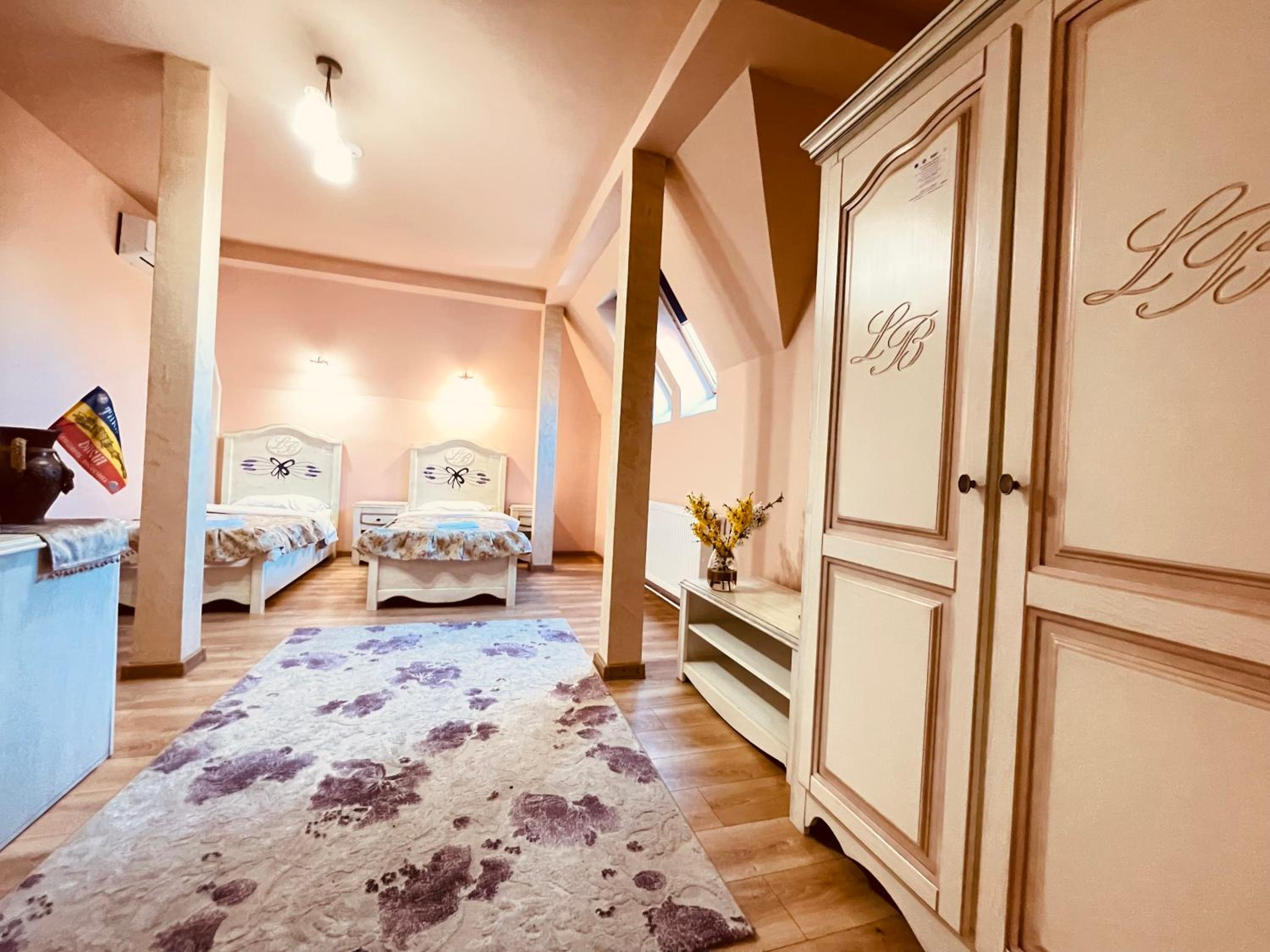 Double or Twin Room - Photo 5
