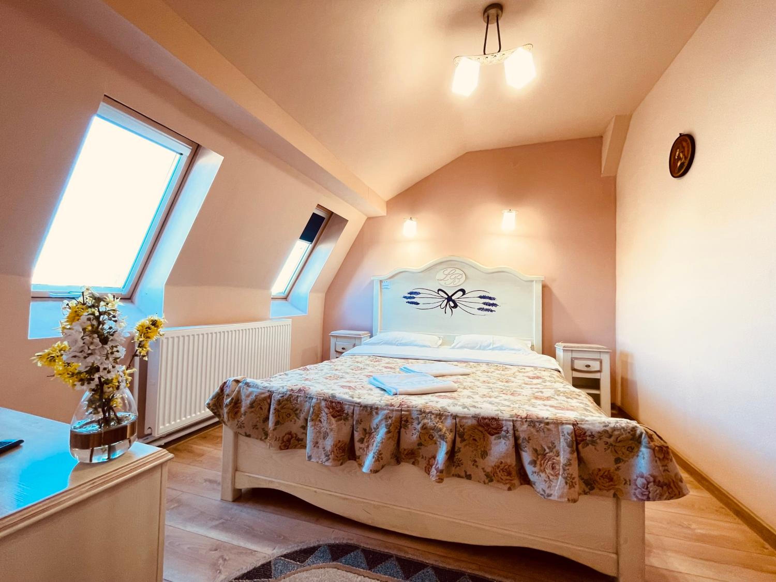 Double or Twin Room - Photo 4