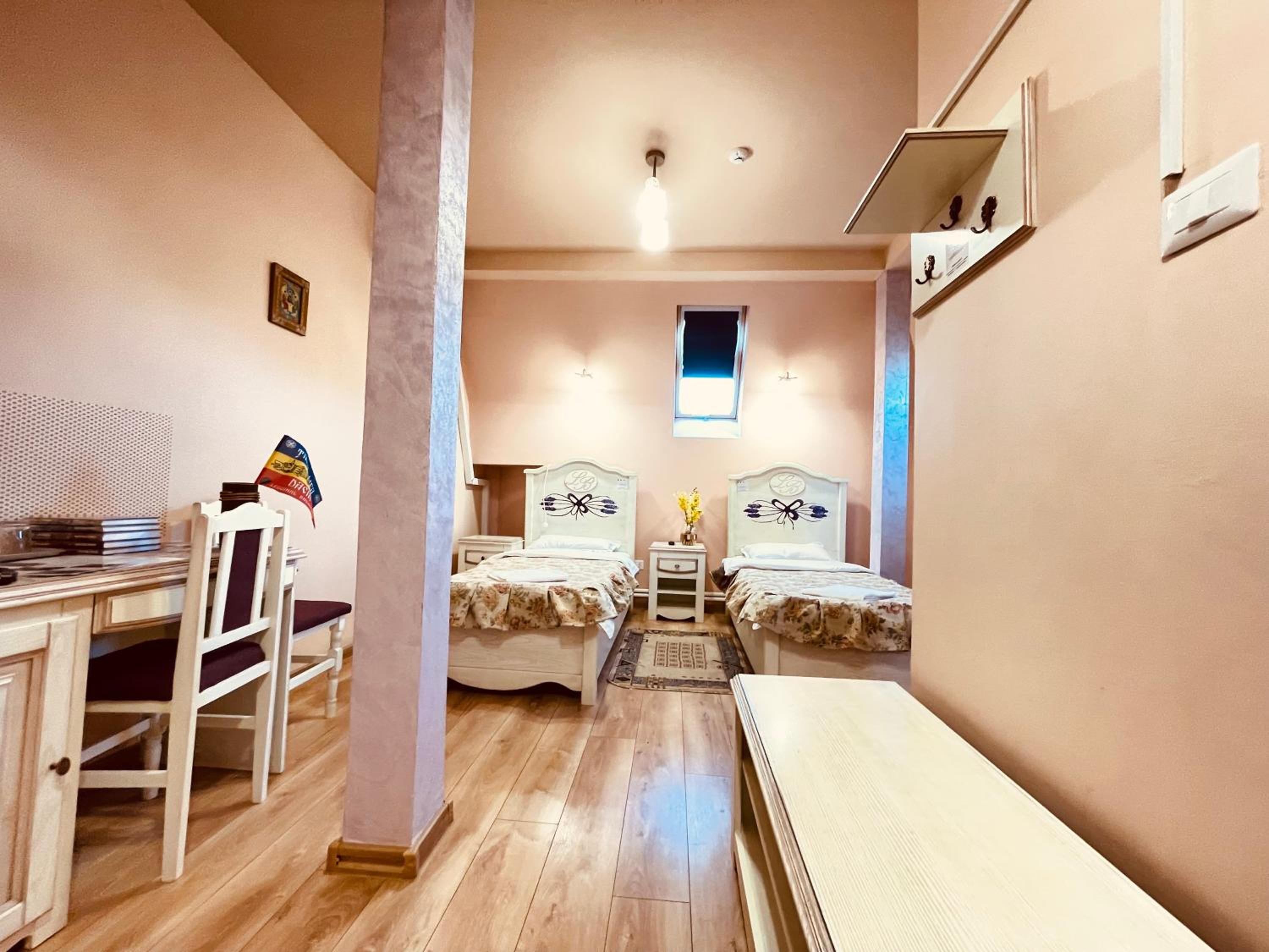 Double or Twin Room - Photo 3