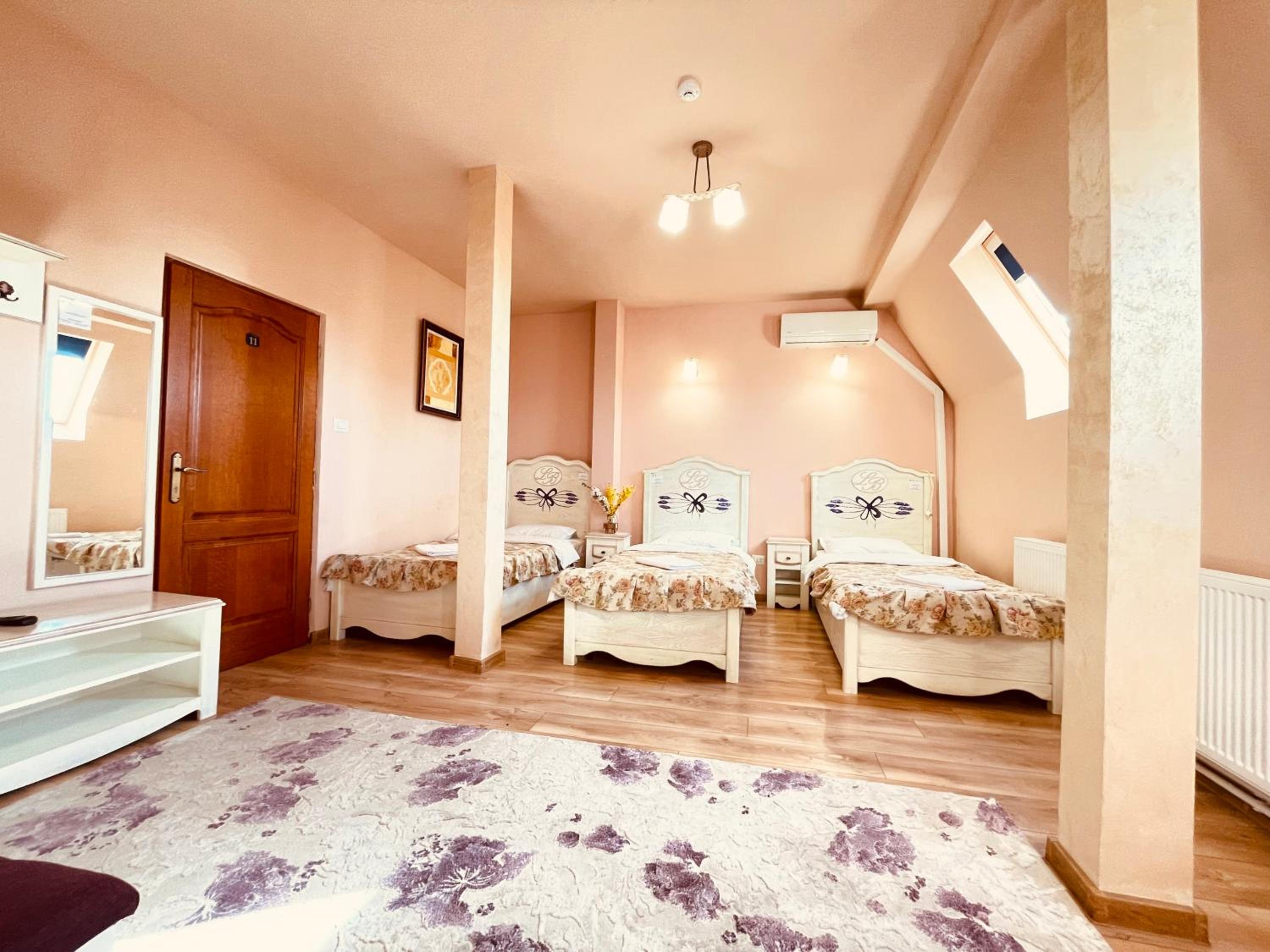 Luxury Triple Room - Photo 2