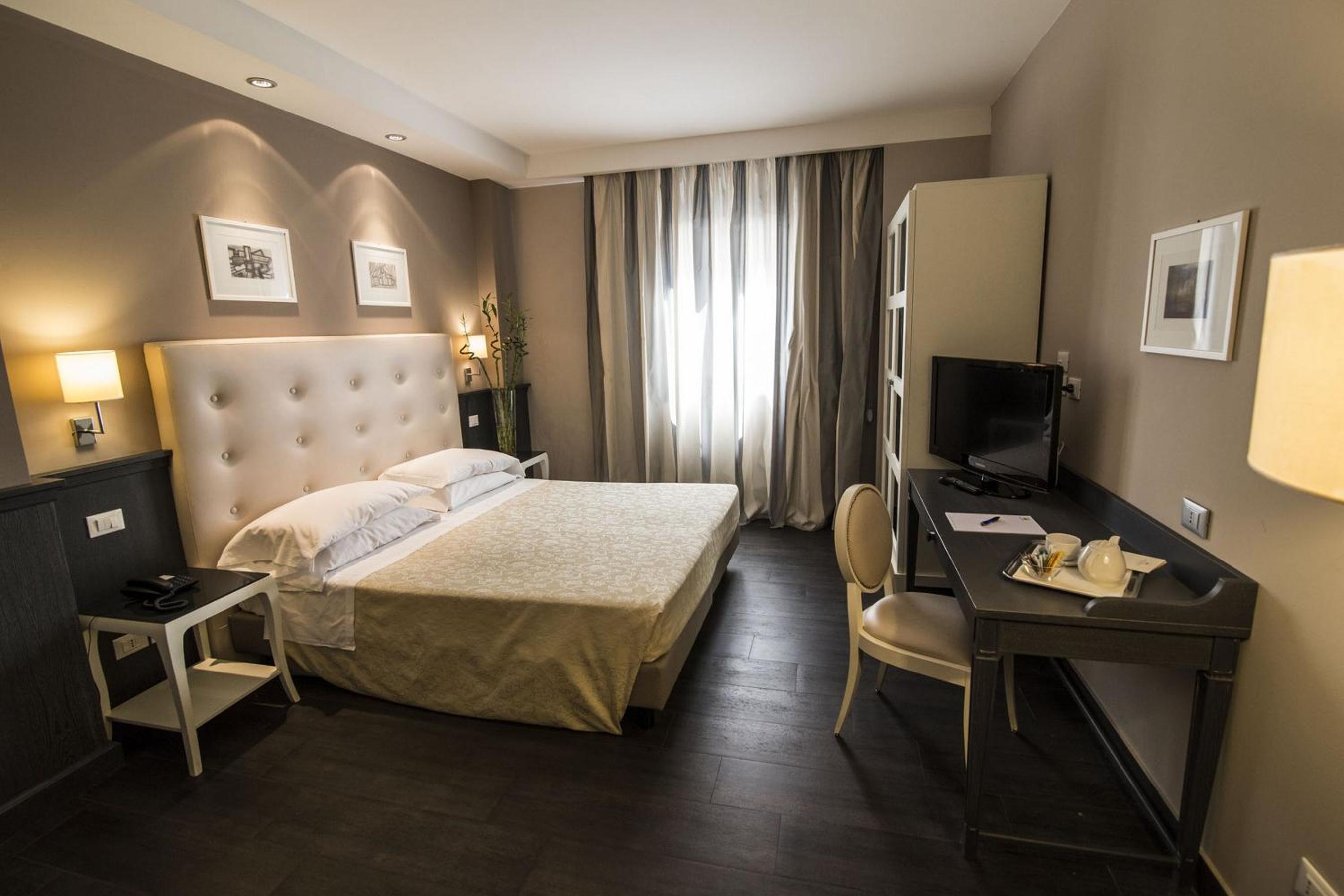 Superior Double or Twin Room - Photo 4