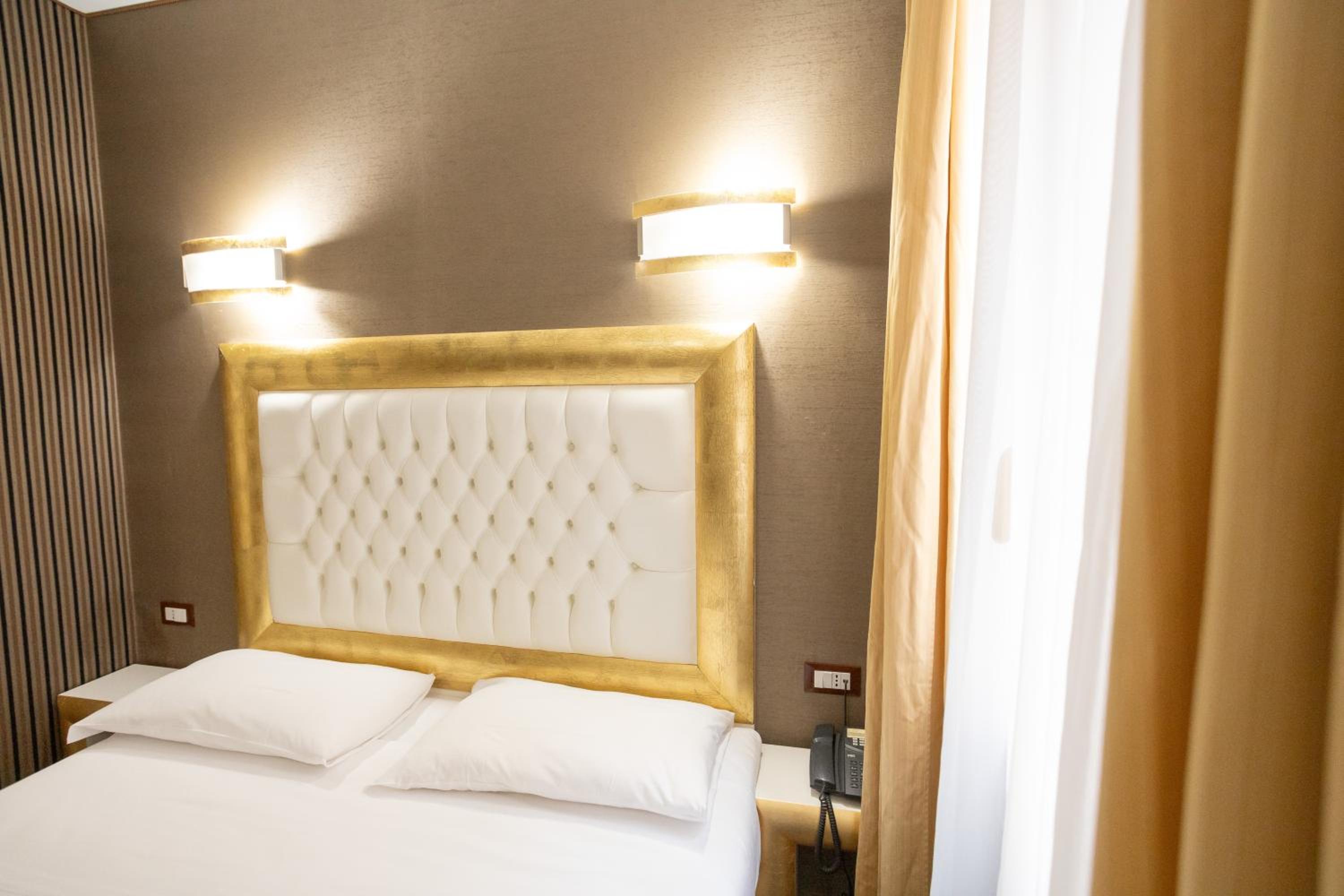 Deluxe Room - Photo 4