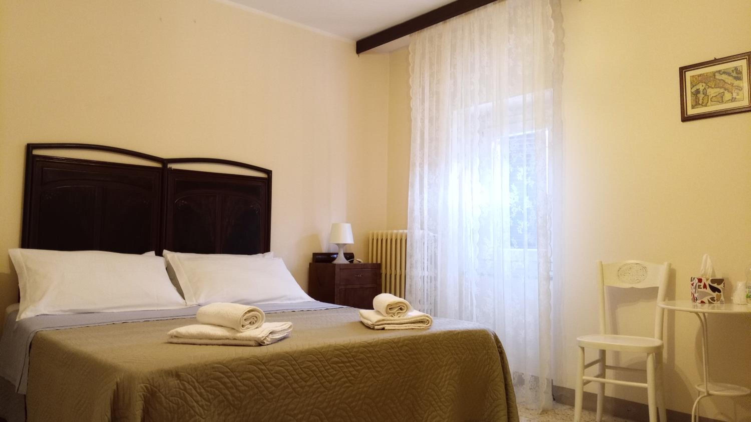 Standard Double Room - Photo 2