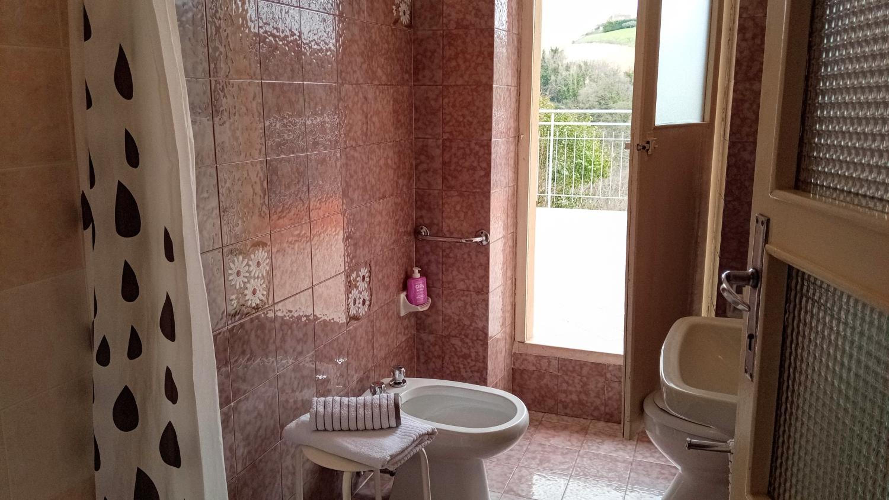 Standard Double Room - Photo 11