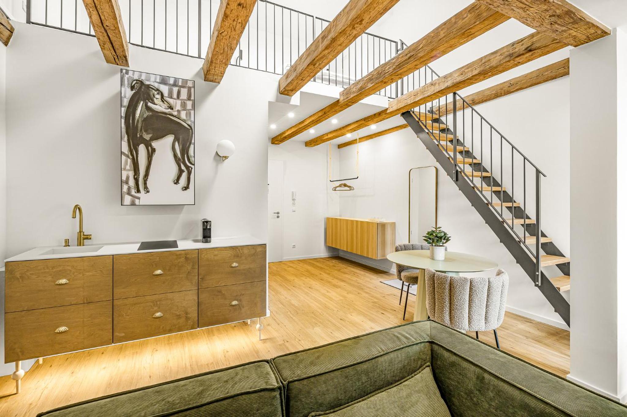 One-Bedroom Loft Apartment with One Queen Bed
