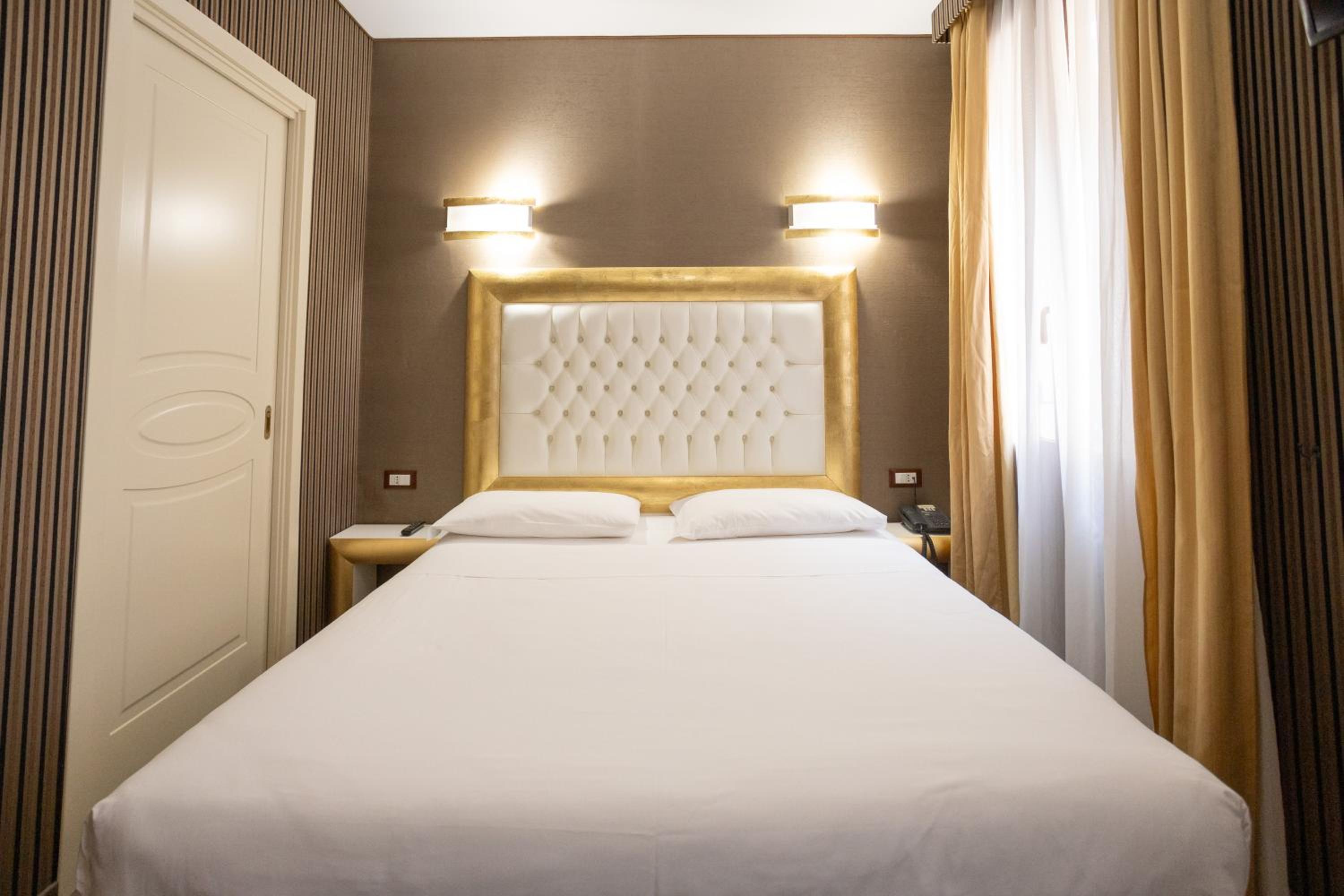 Deluxe Room - Photo 5
