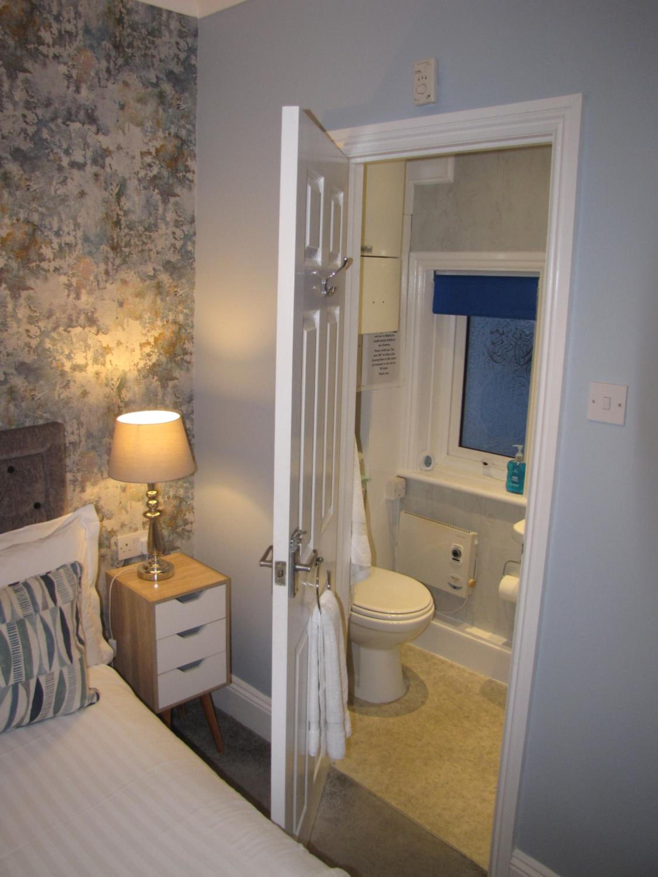 Small Double Room - Photo 2