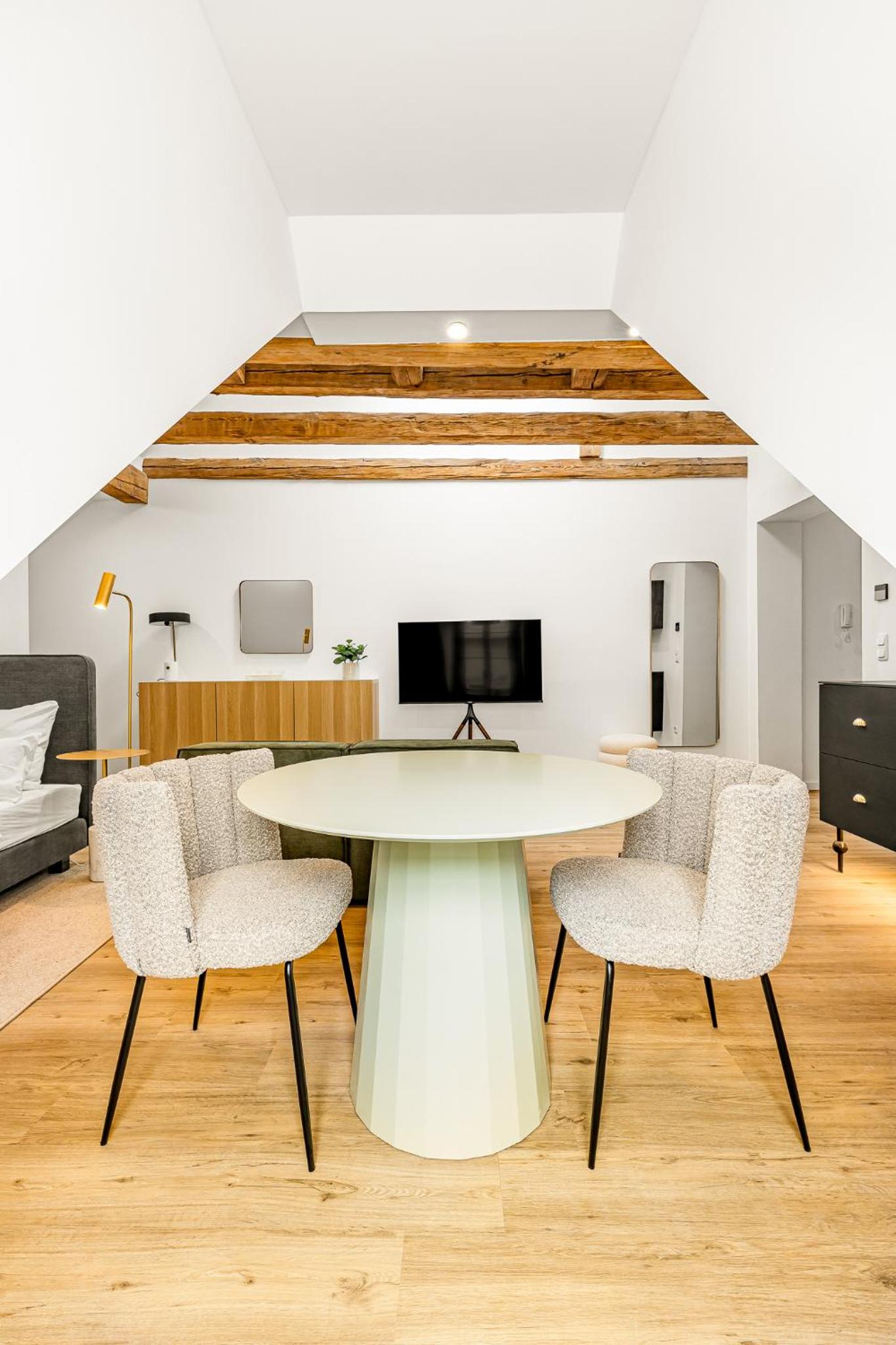 Deluxe Apartment