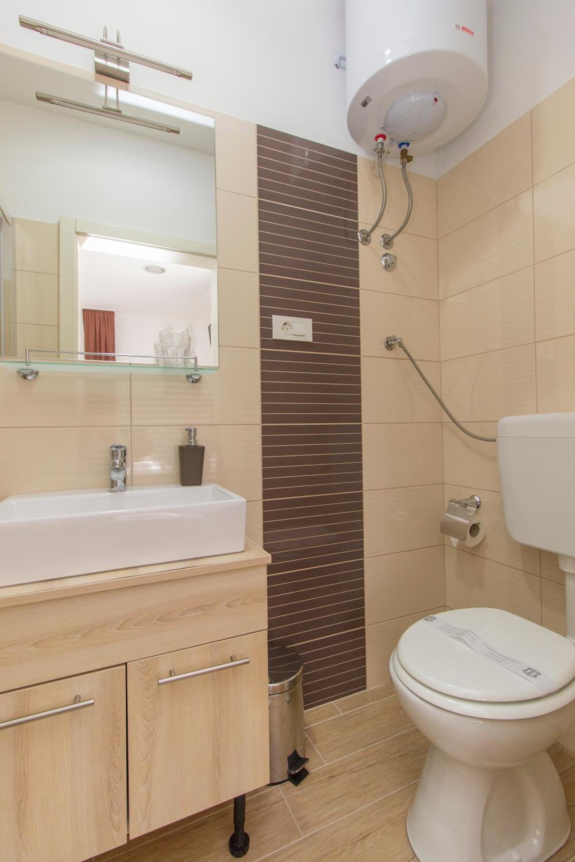 Double or Twin Room with Private Bathroom - Photo 20