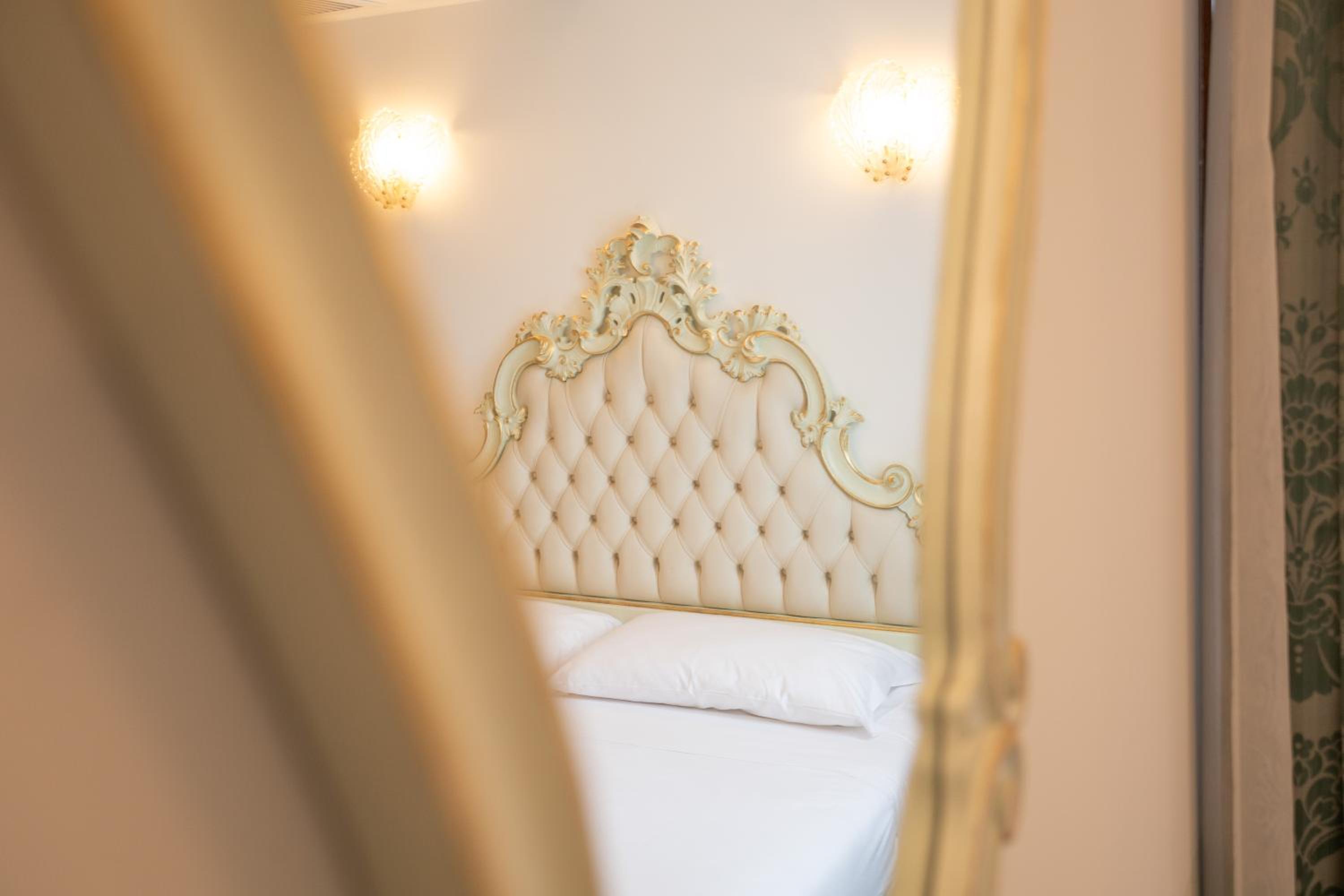 Deluxe Room (2 Adults + 1 Child) - Photo 12