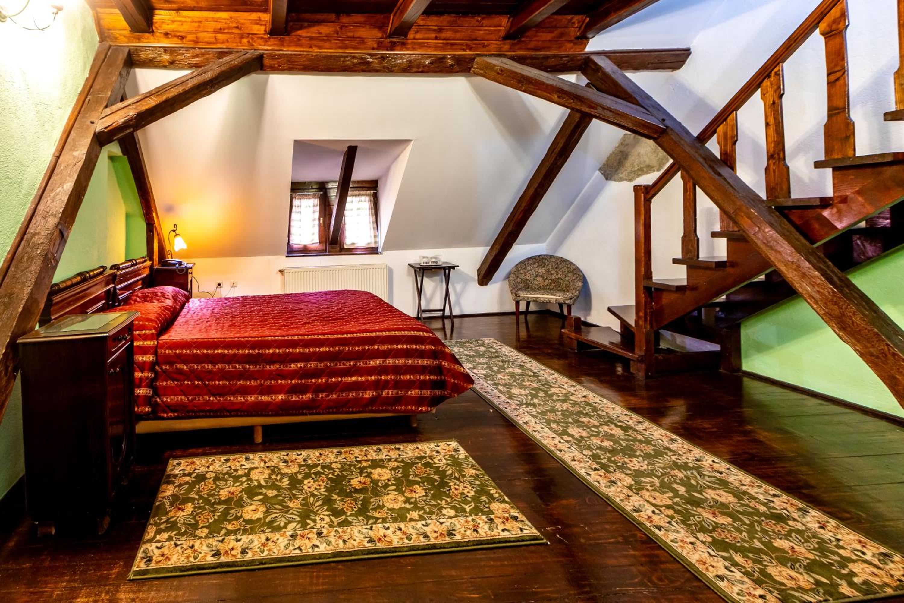 Economy Triple Room photo 3