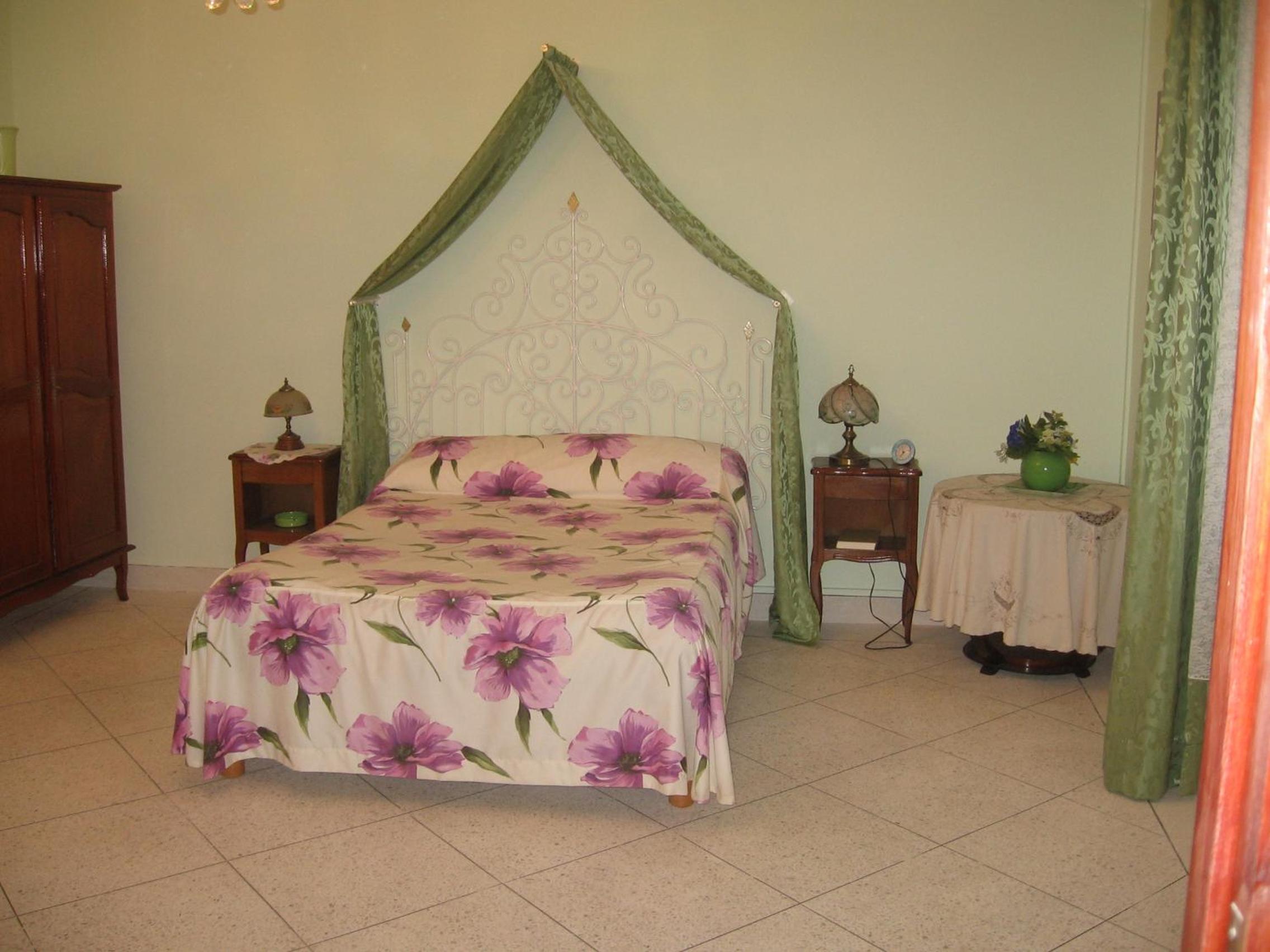 Triple Room with Private Bathroom photo 2