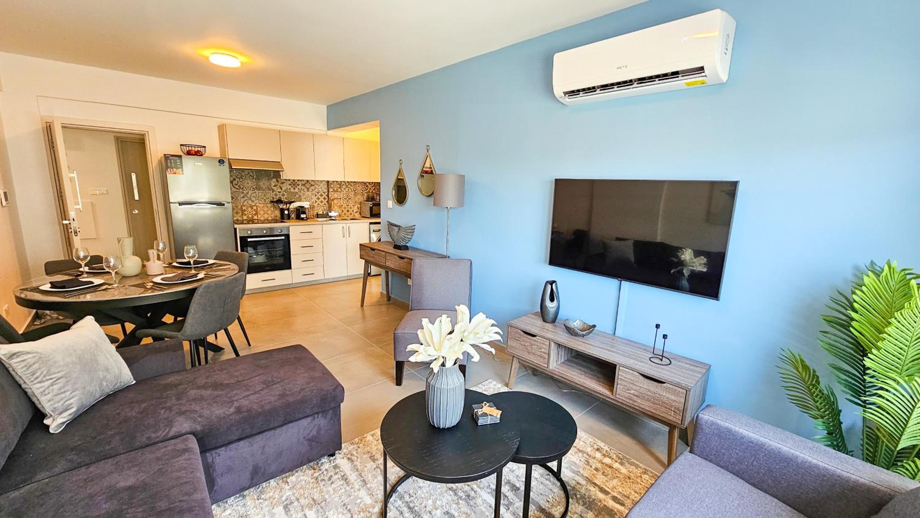 Apartment with Balcony photo 1