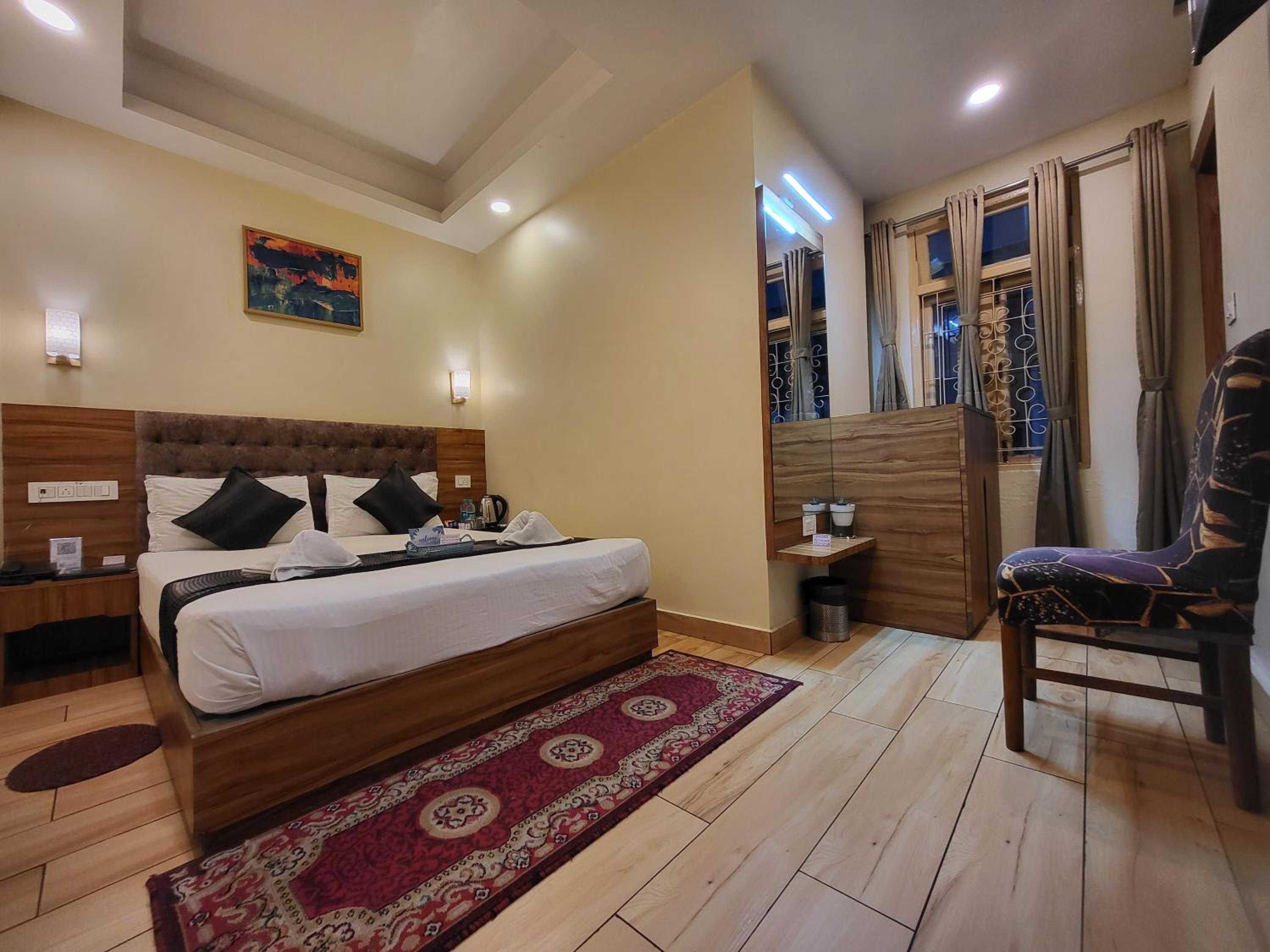 Standard Queen Room