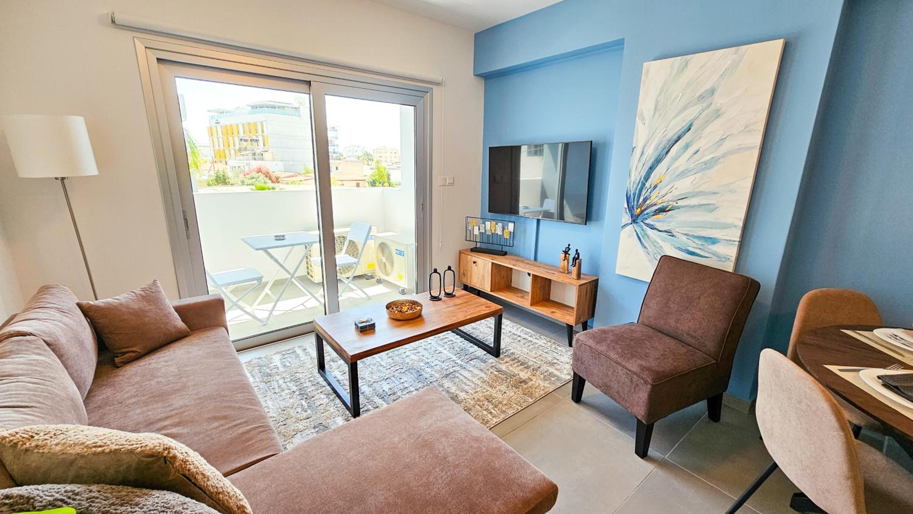 Apartment with Balcony photo 1