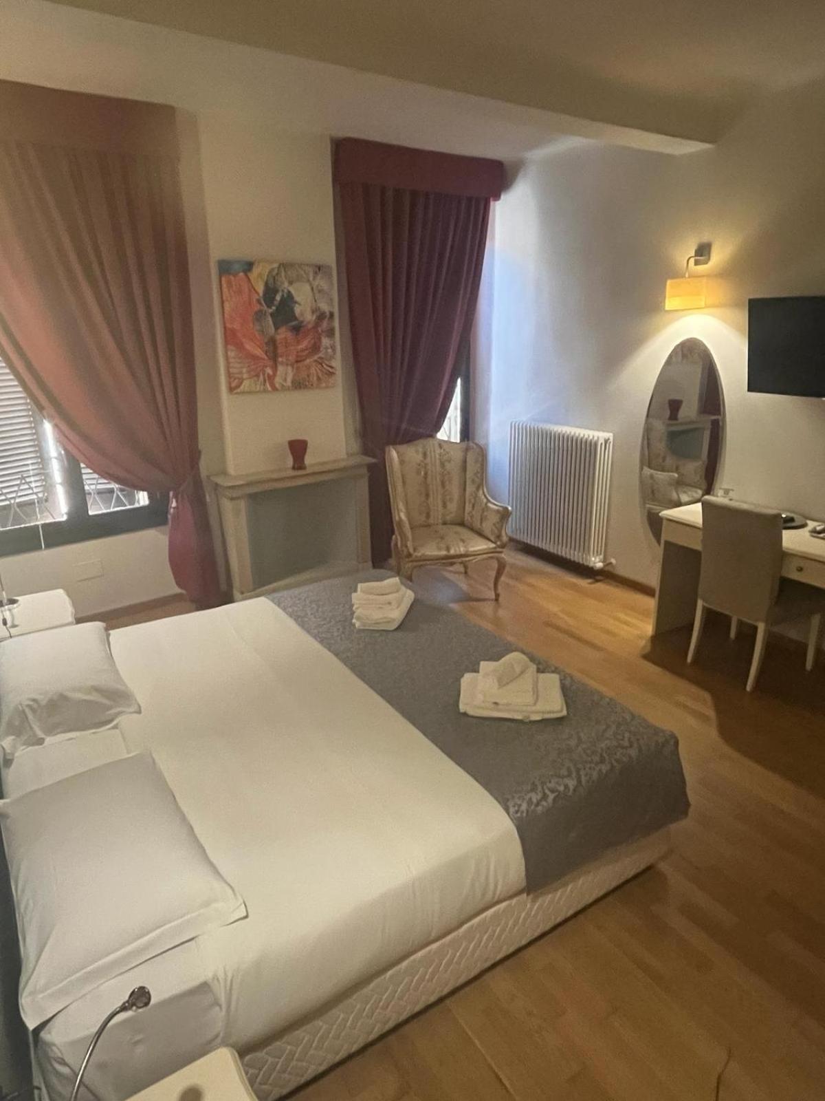 Double Room - Photo 4