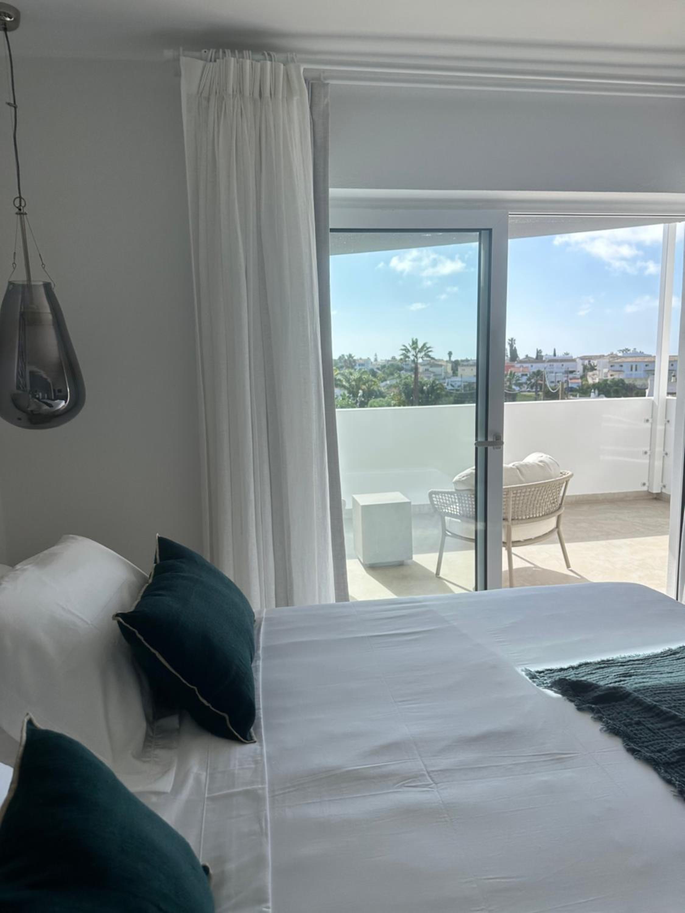 Deluxe Double Room with Balcony and Sea View photo 2