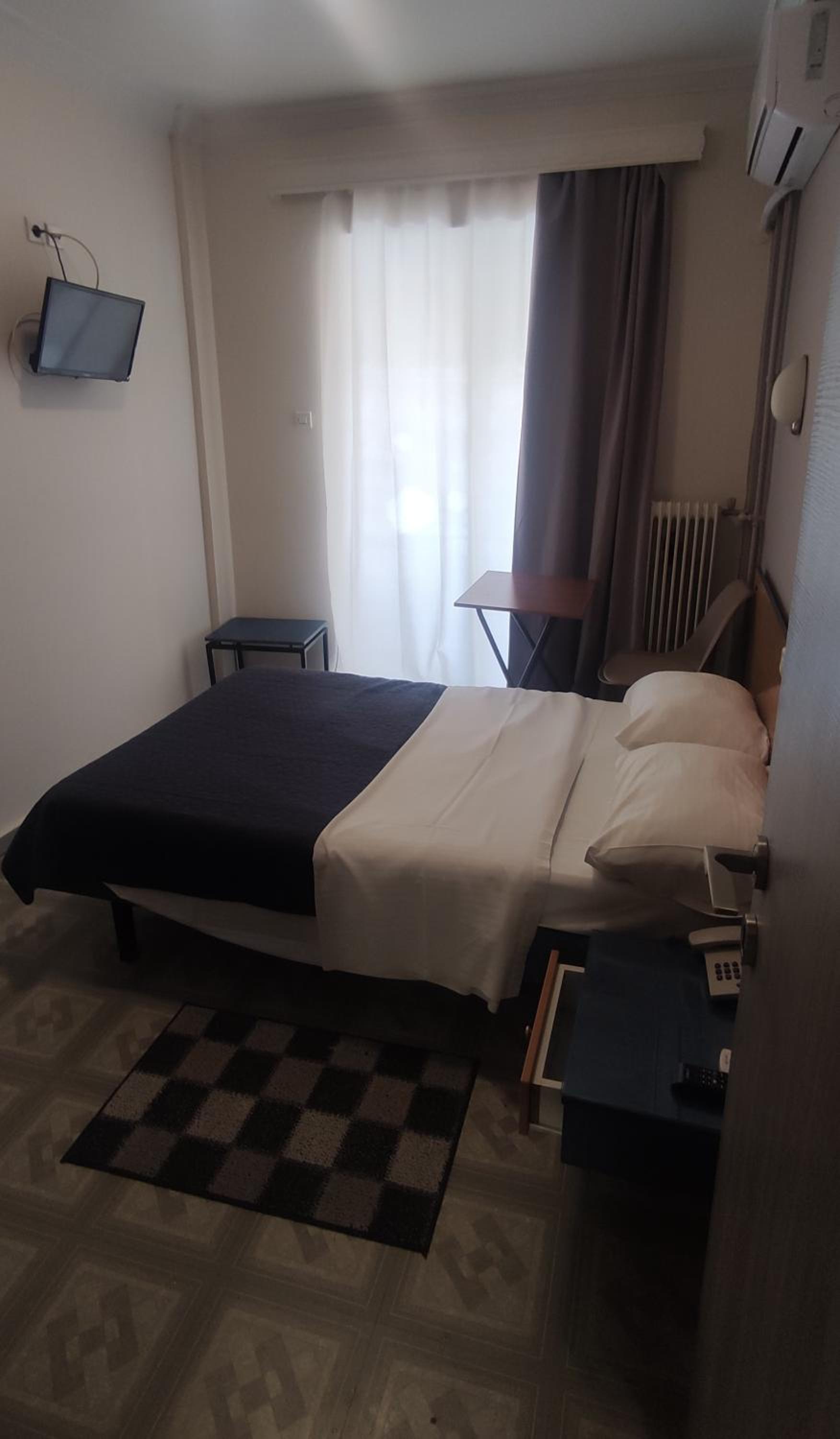 Single Budget Room with Private External Bathroom