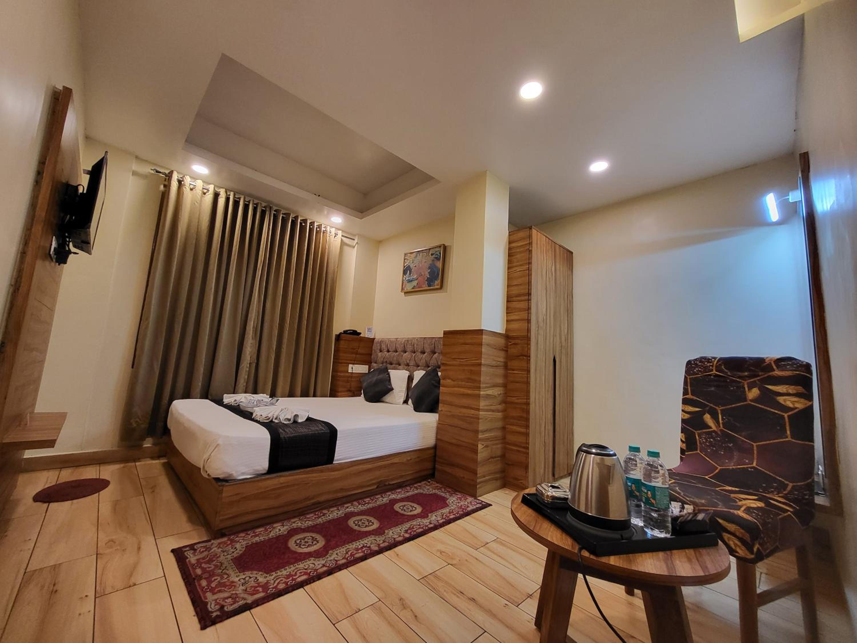 Deluxe Queen Room