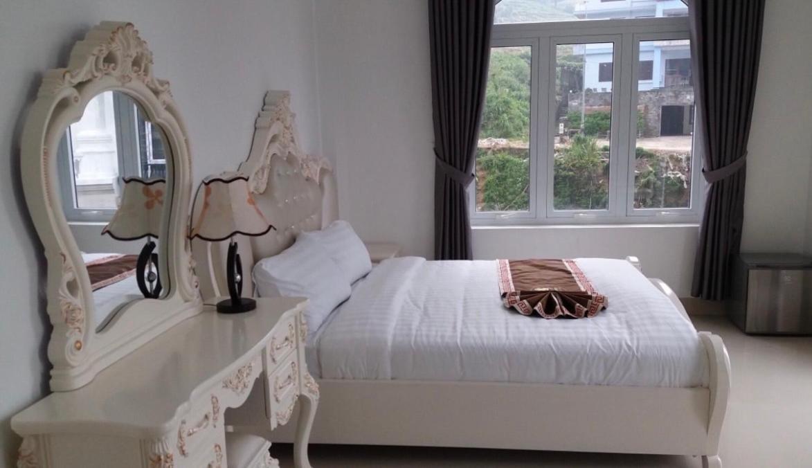 King Room with Mountain View photo 2