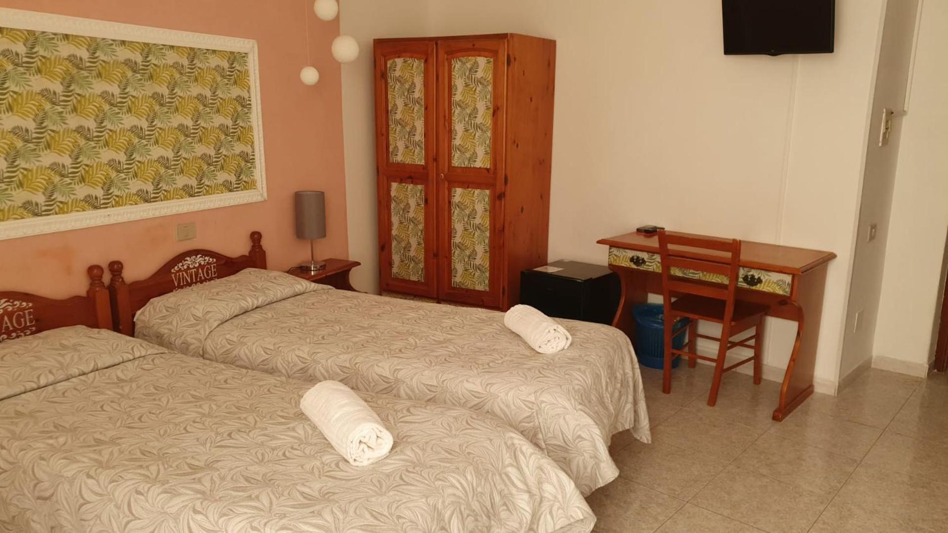Twin Room - Photo 1