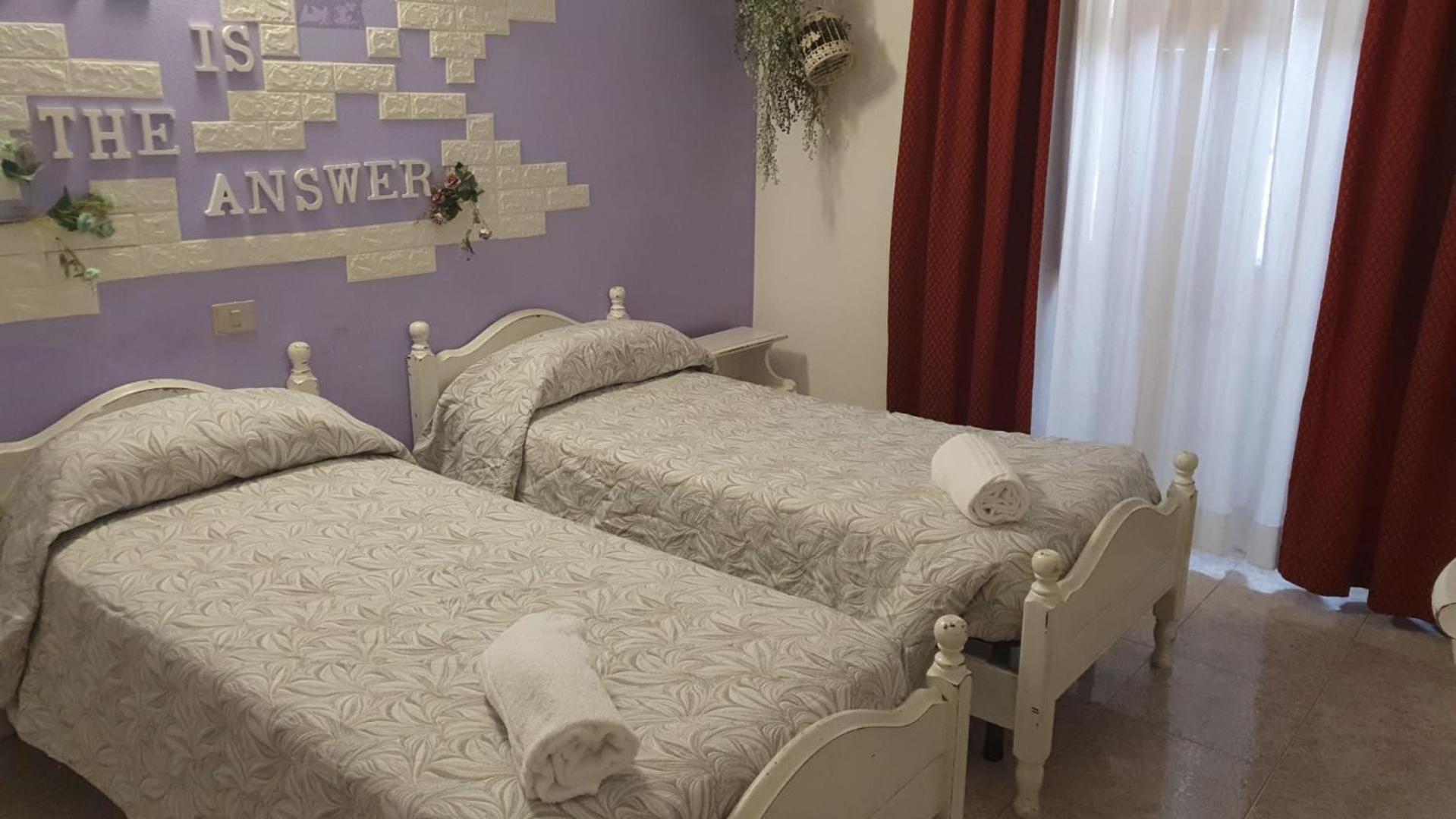Twin Room - Photo 3