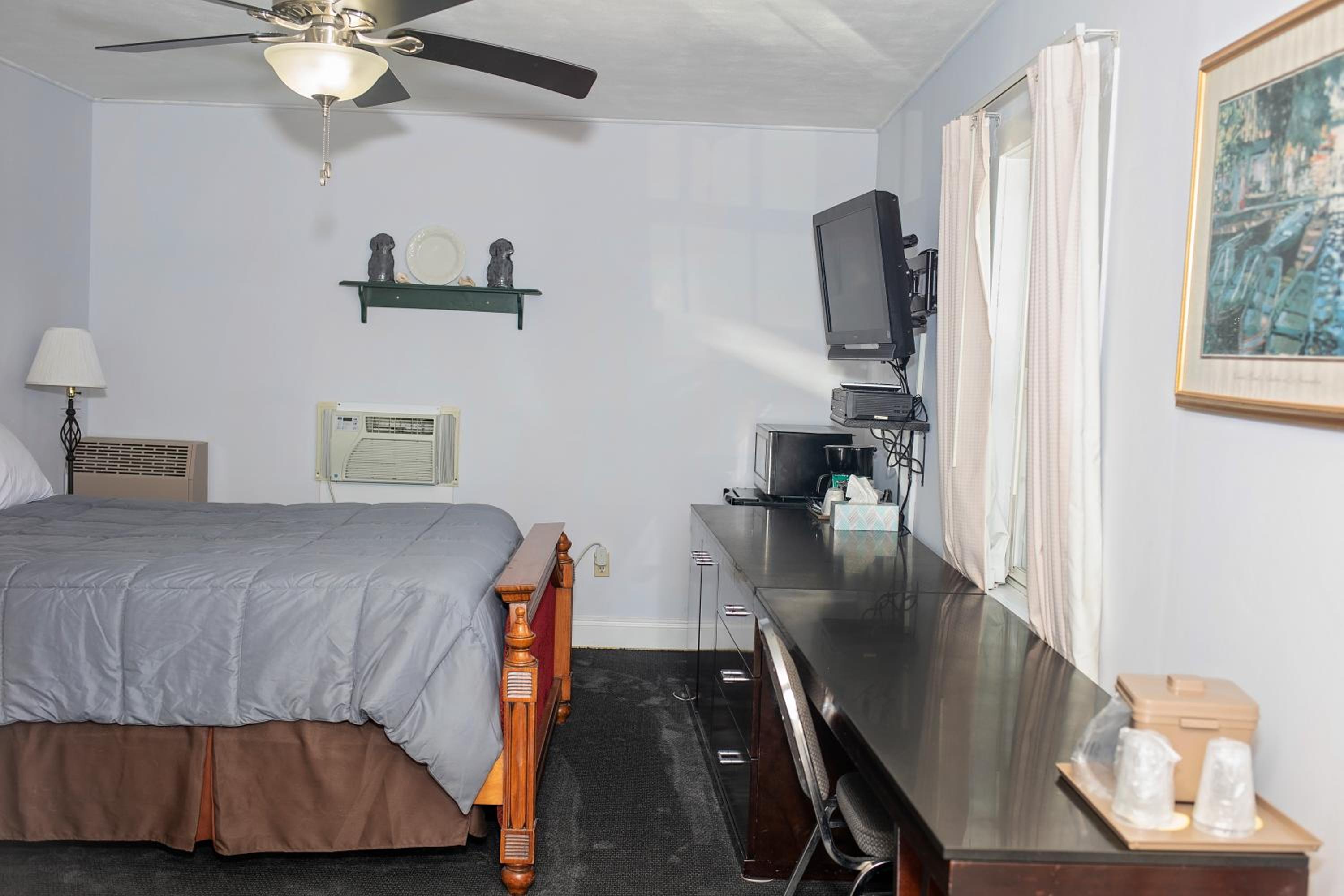 Deluxe Queen Room