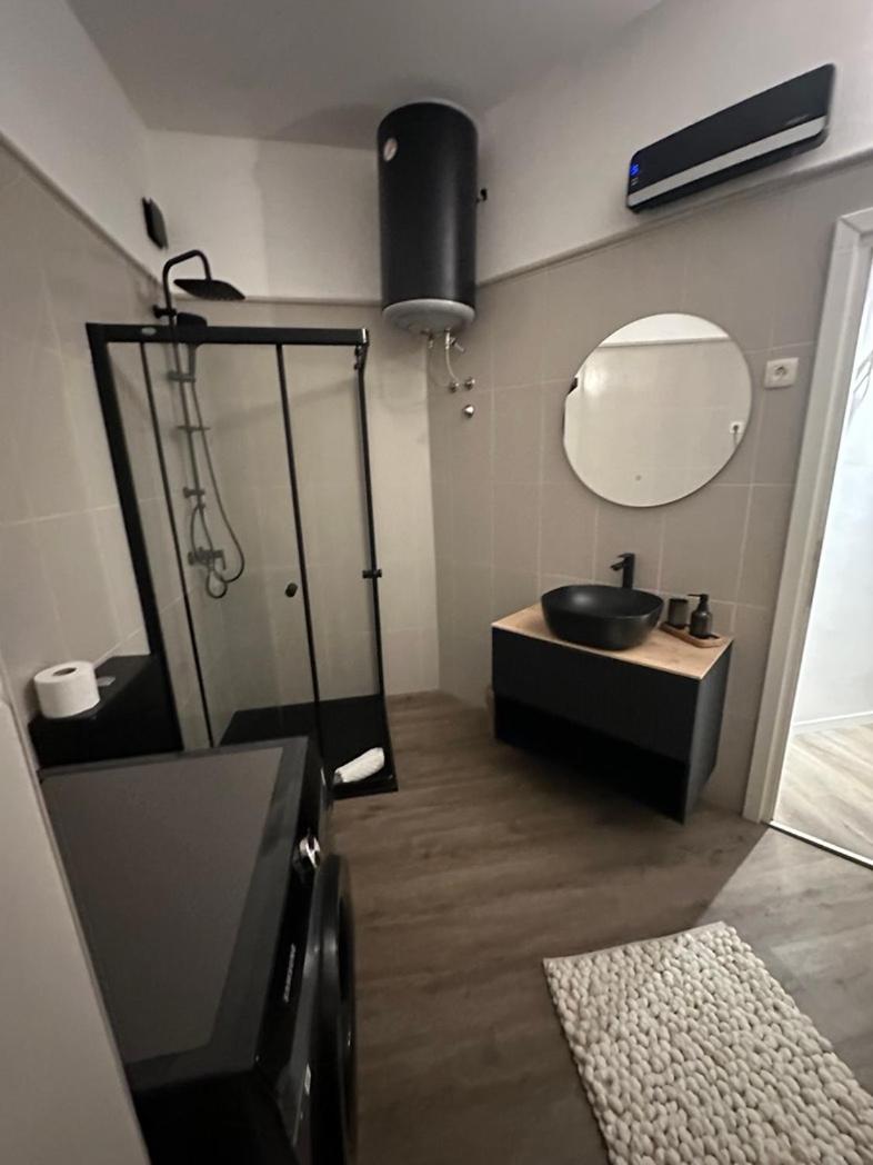 One-Bedroom Apartment - Photo 9