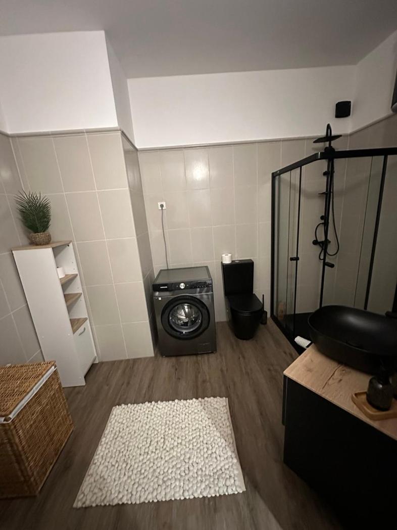 One-Bedroom Apartment - Photo 8