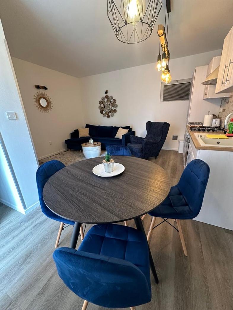One-Bedroom Apartment - Photo 3
