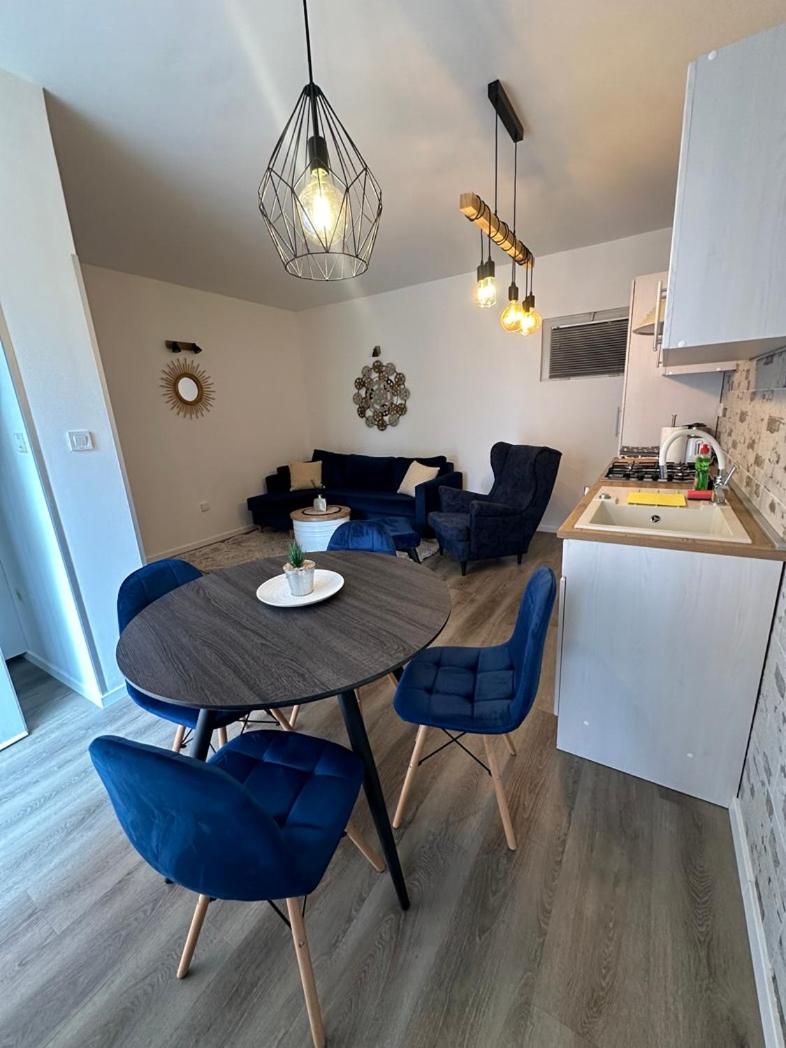 One-Bedroom Apartment - Photo 1