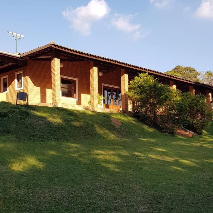 Six-Bedroom House photo 3