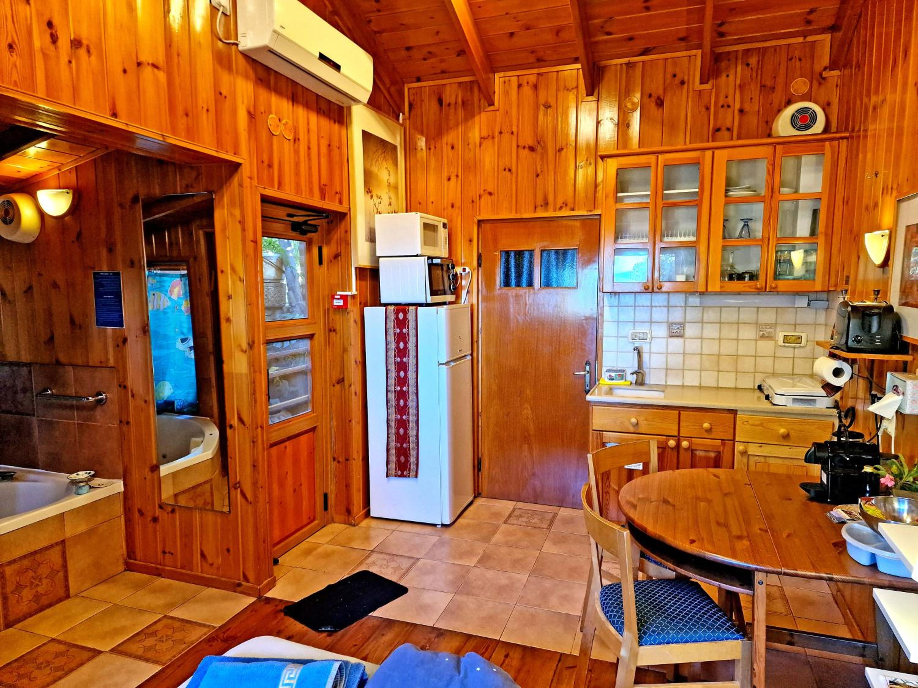 Comfort Double Room with Balcony (Ginat Egoz) - Photo 5