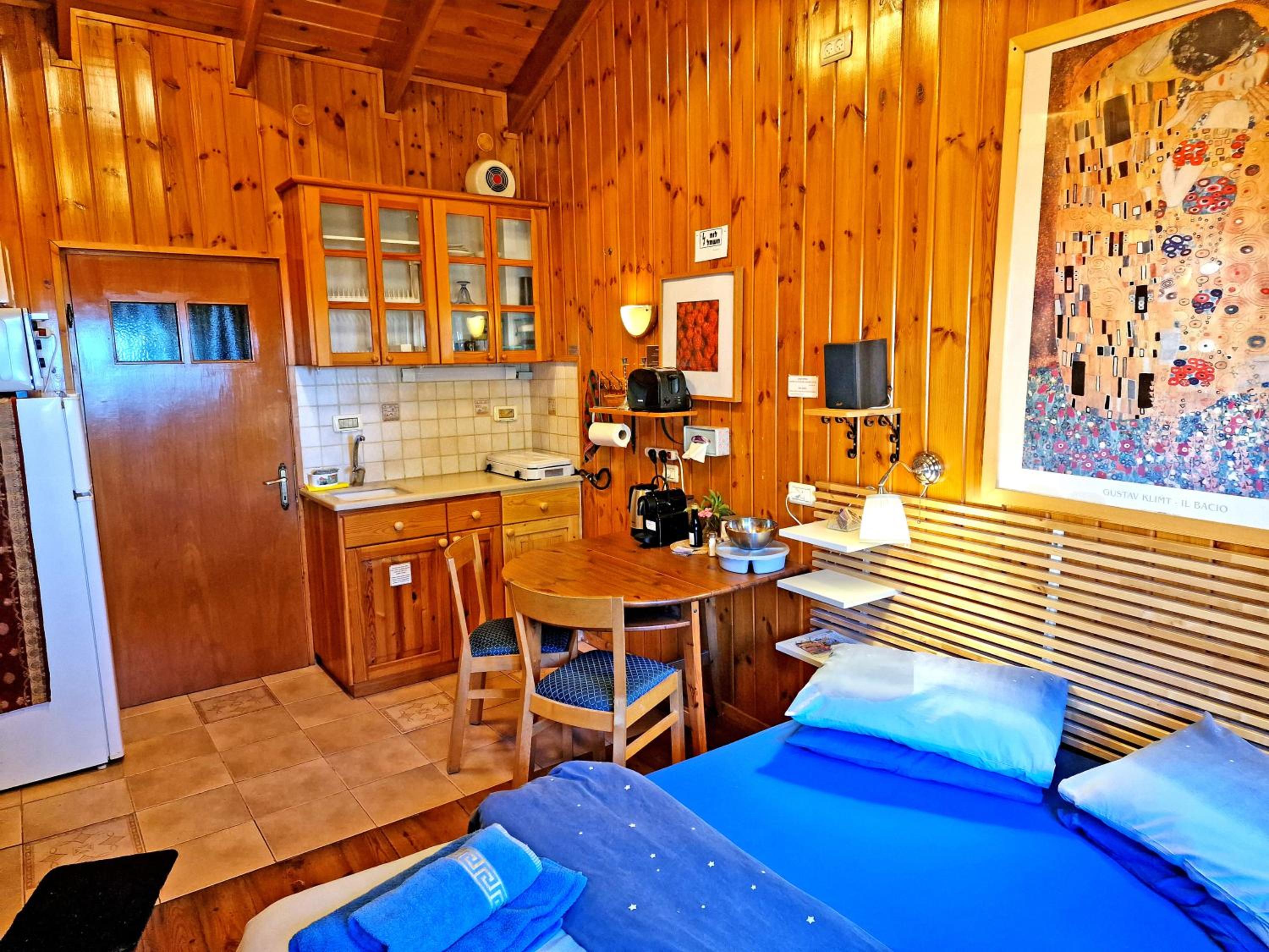 Comfort Double Room with Balcony (Ginat Egoz) - Photo 3