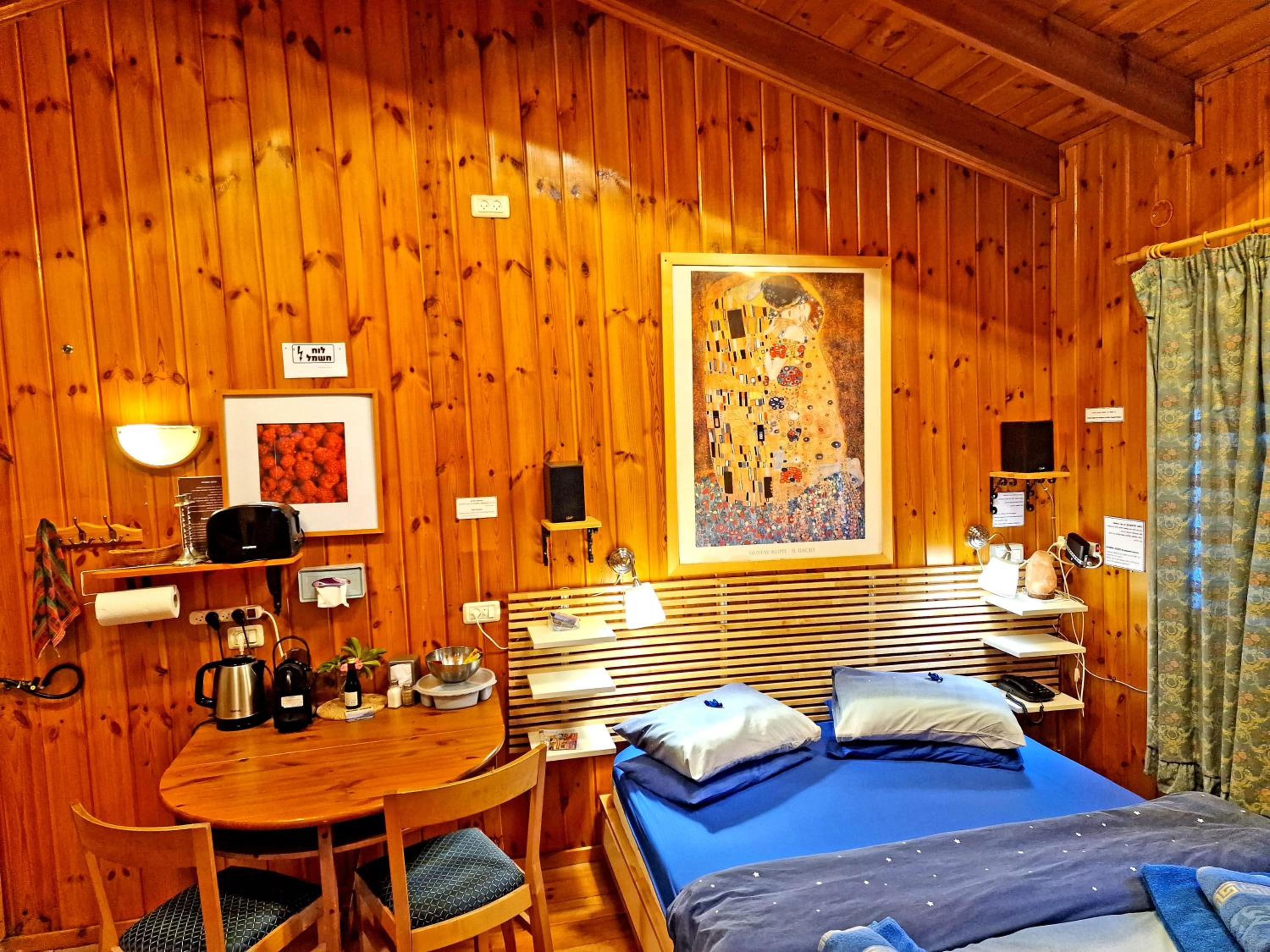 Comfort Double Room with Balcony (Ginat Egoz) - Photo 2