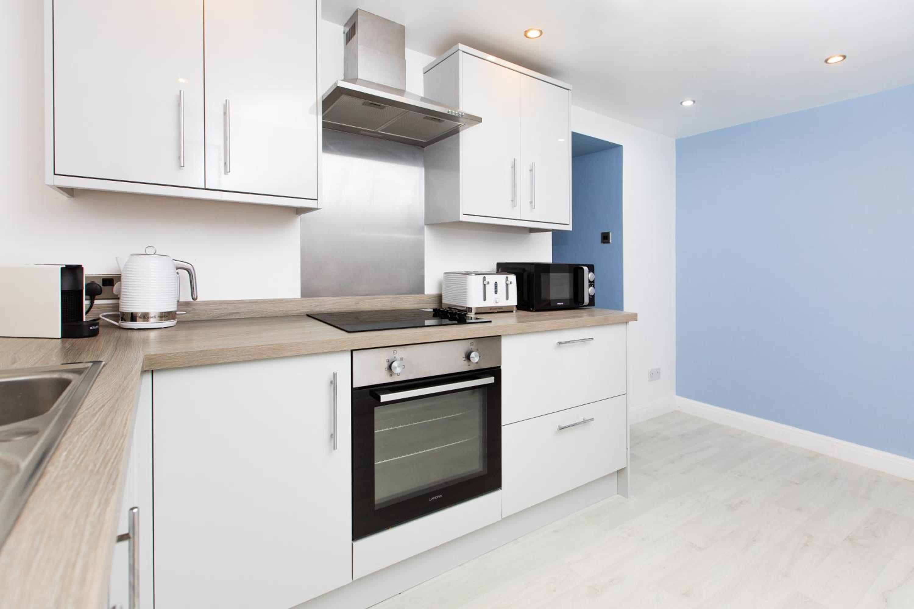 Deluxe Two-Bedroom Apartment with Garden View photo 3