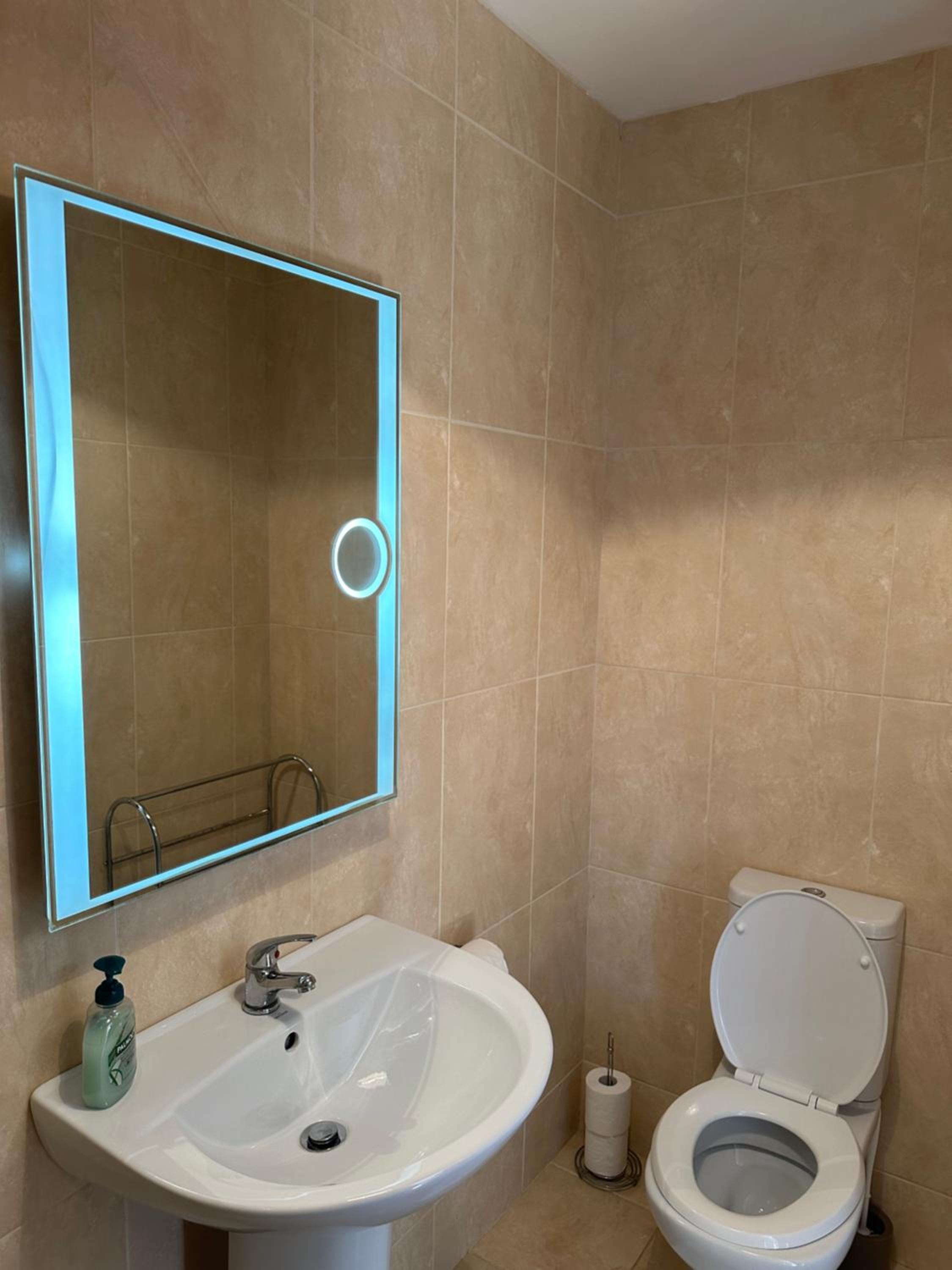 Deluxe Double Room with Shower - Photo 6