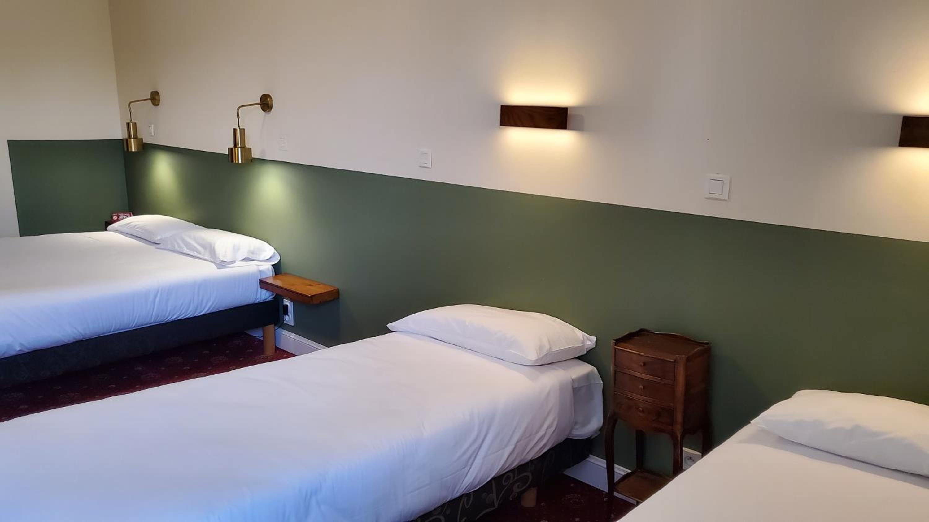 Quadruple Room - Photo 1