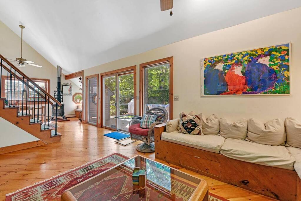 Three-Bedroom House photo 3