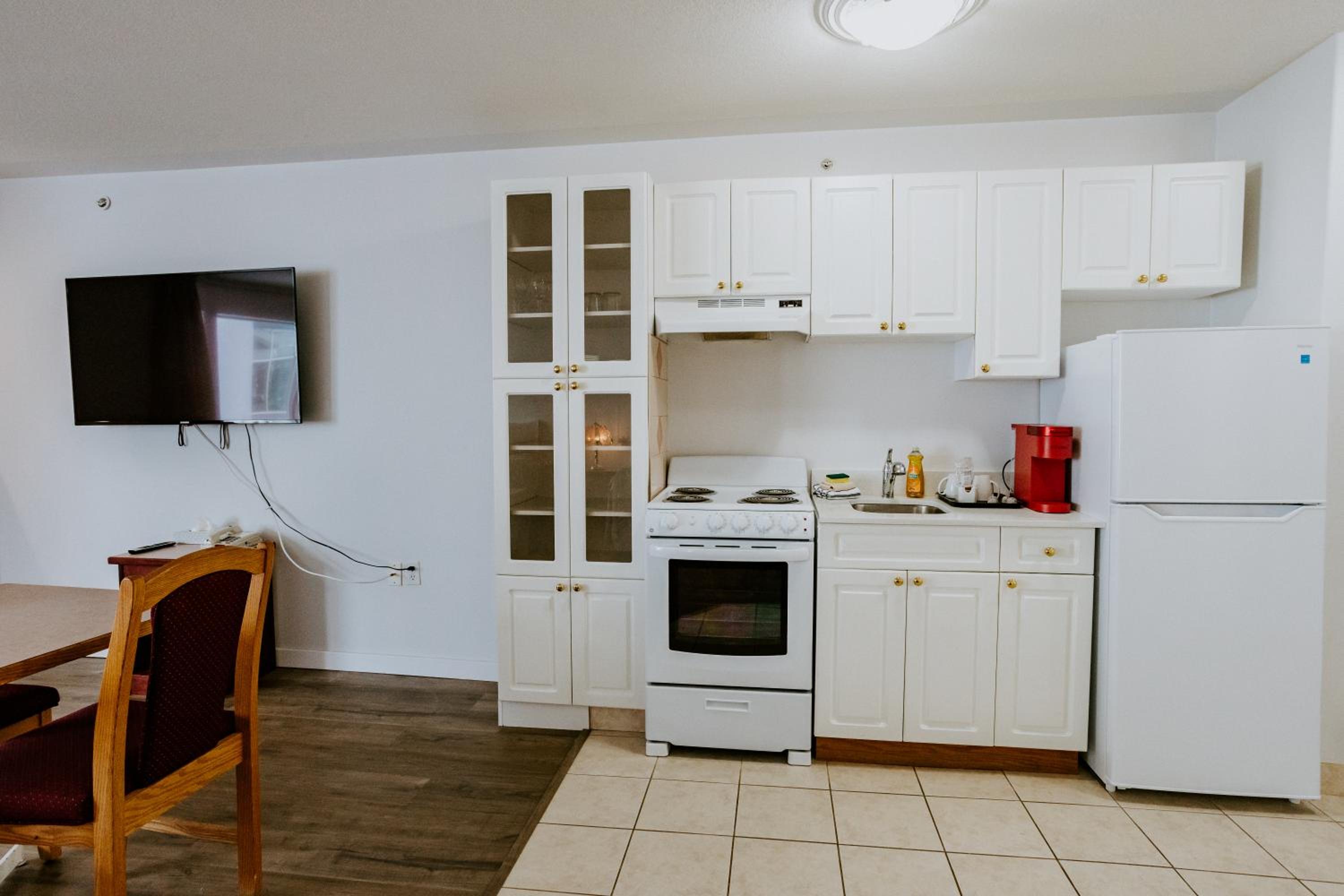Deluxe King Suite photo 3