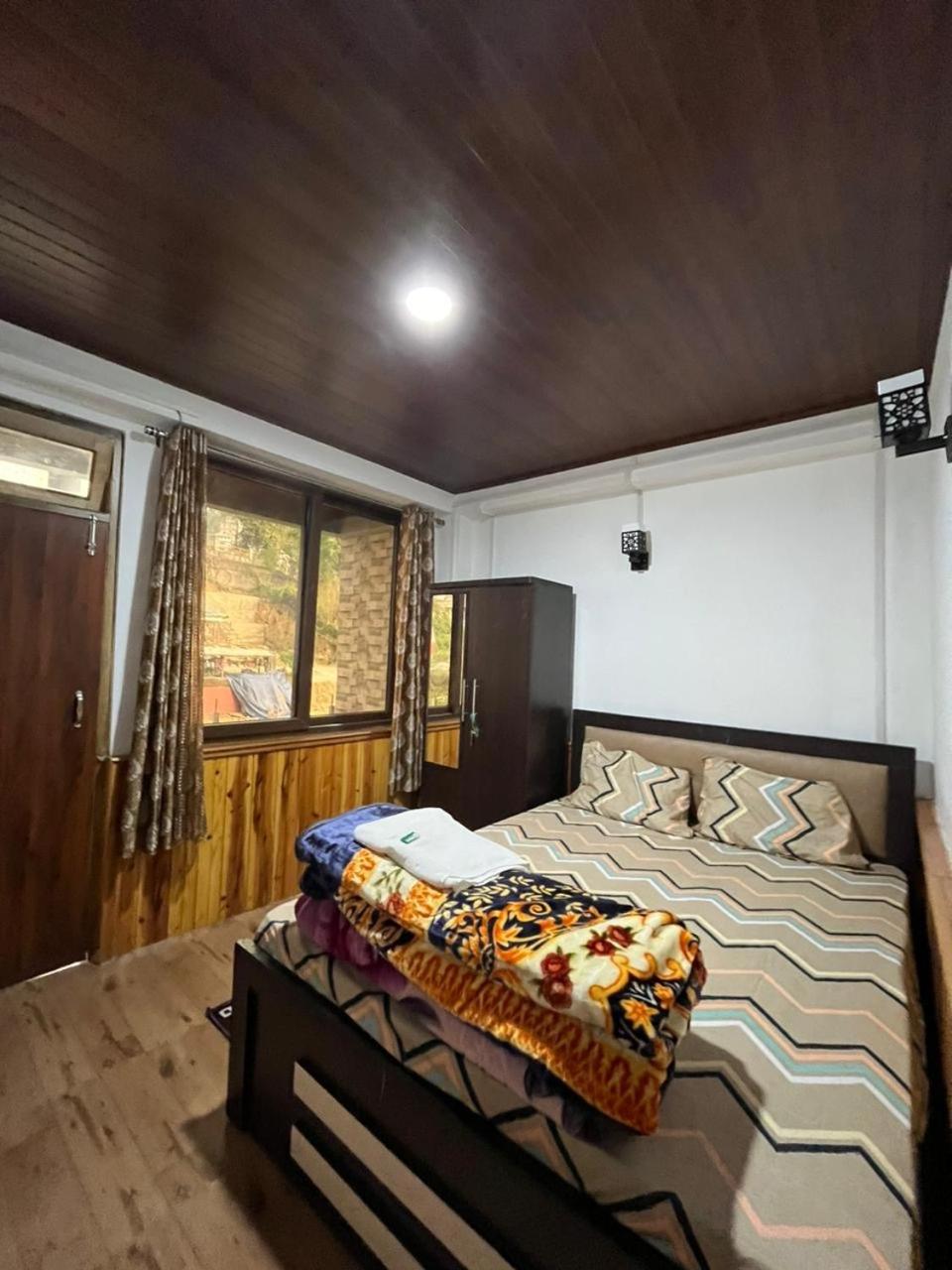 Double Room With Balcony (2 Adults + 1 Child) photo 2