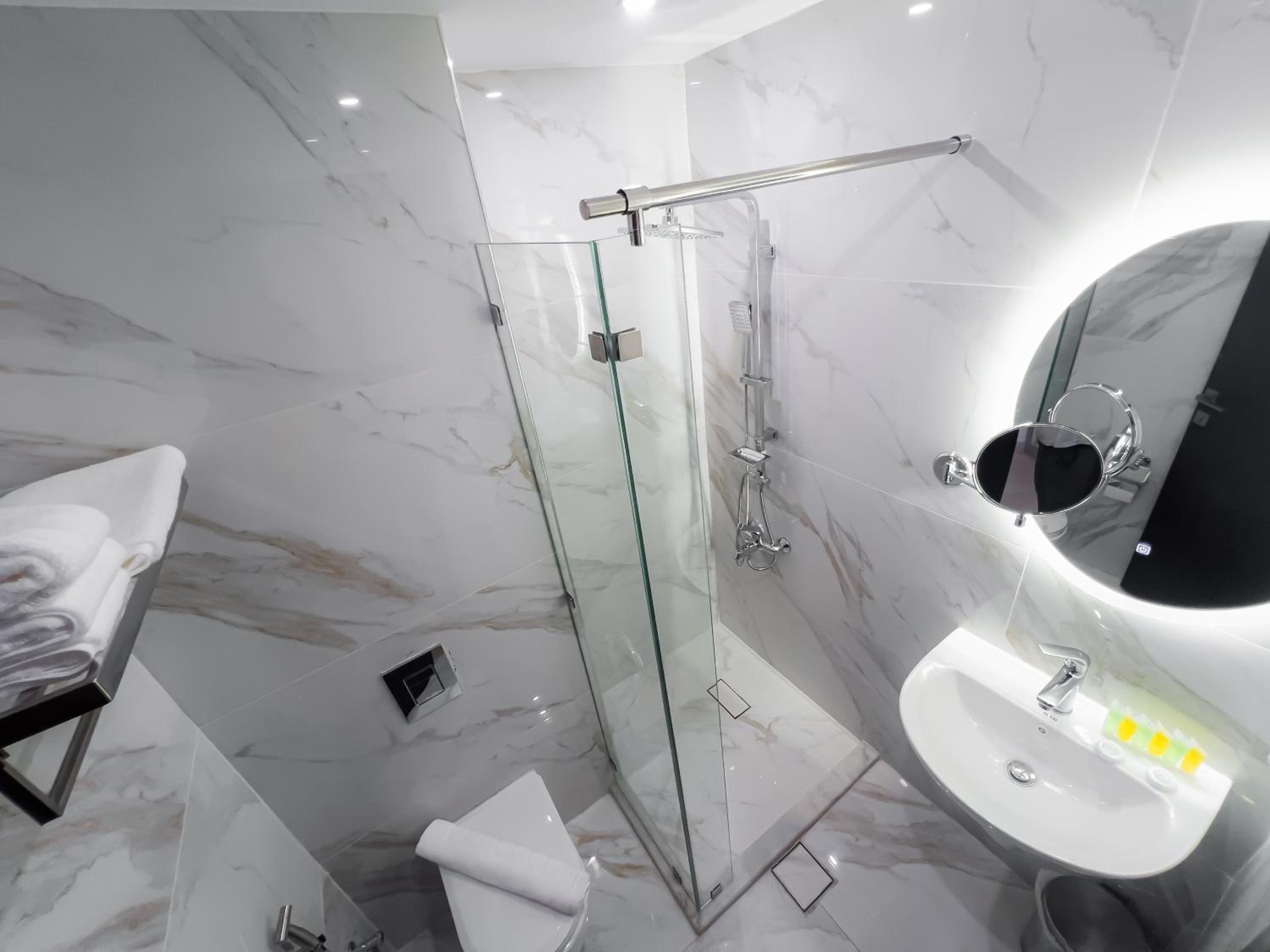 Deluxe Double Room - Photo 35